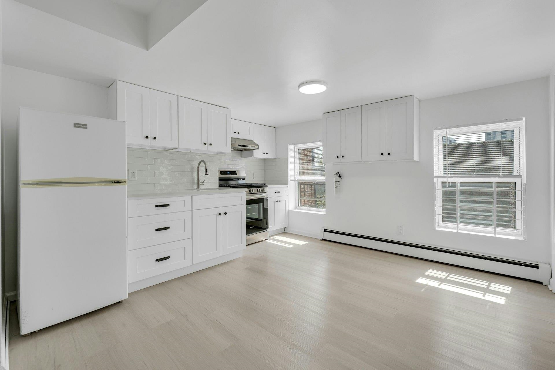 65 ST PAULS AVE Unit: 3