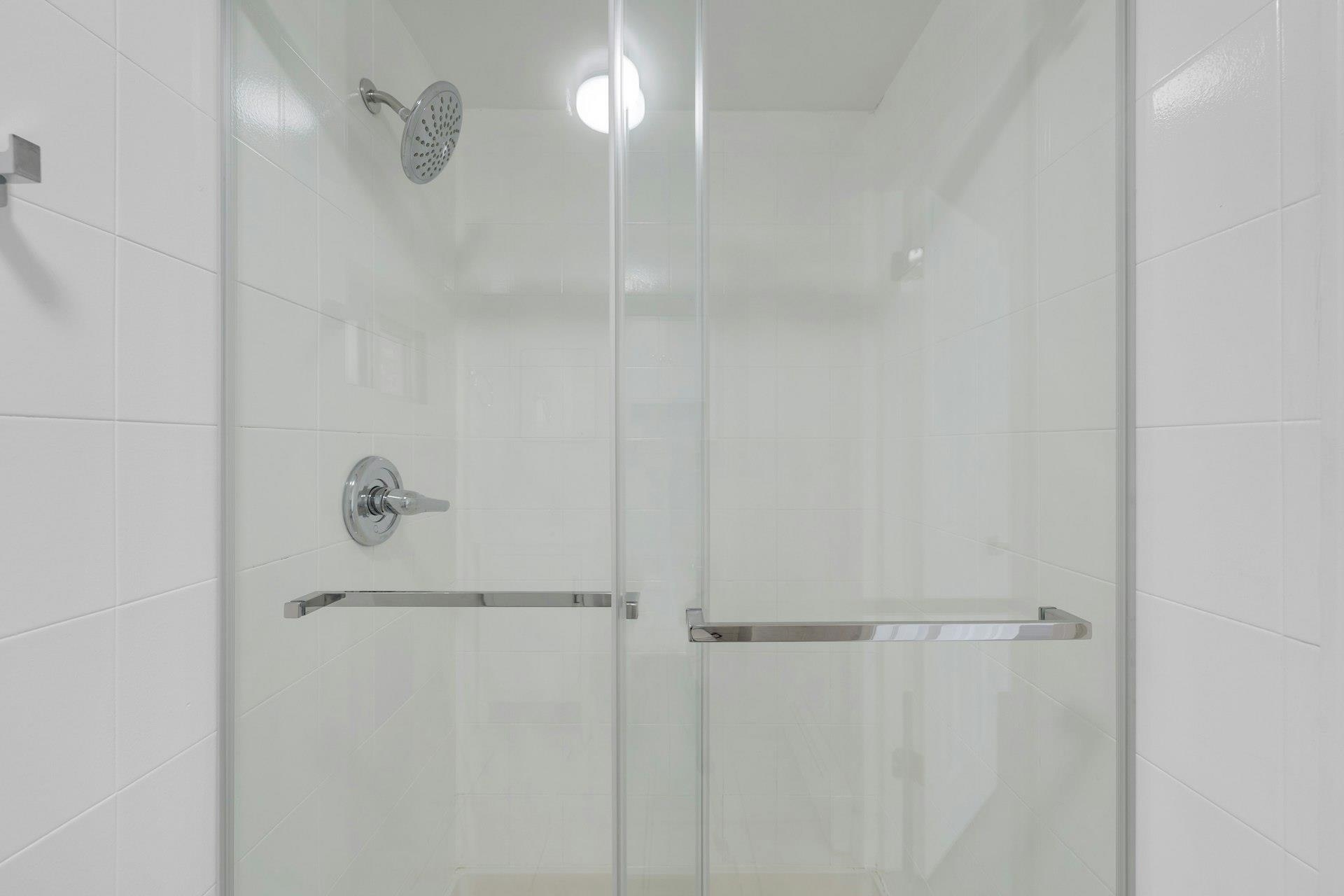 65 ST PAULS AVE Unit: 3