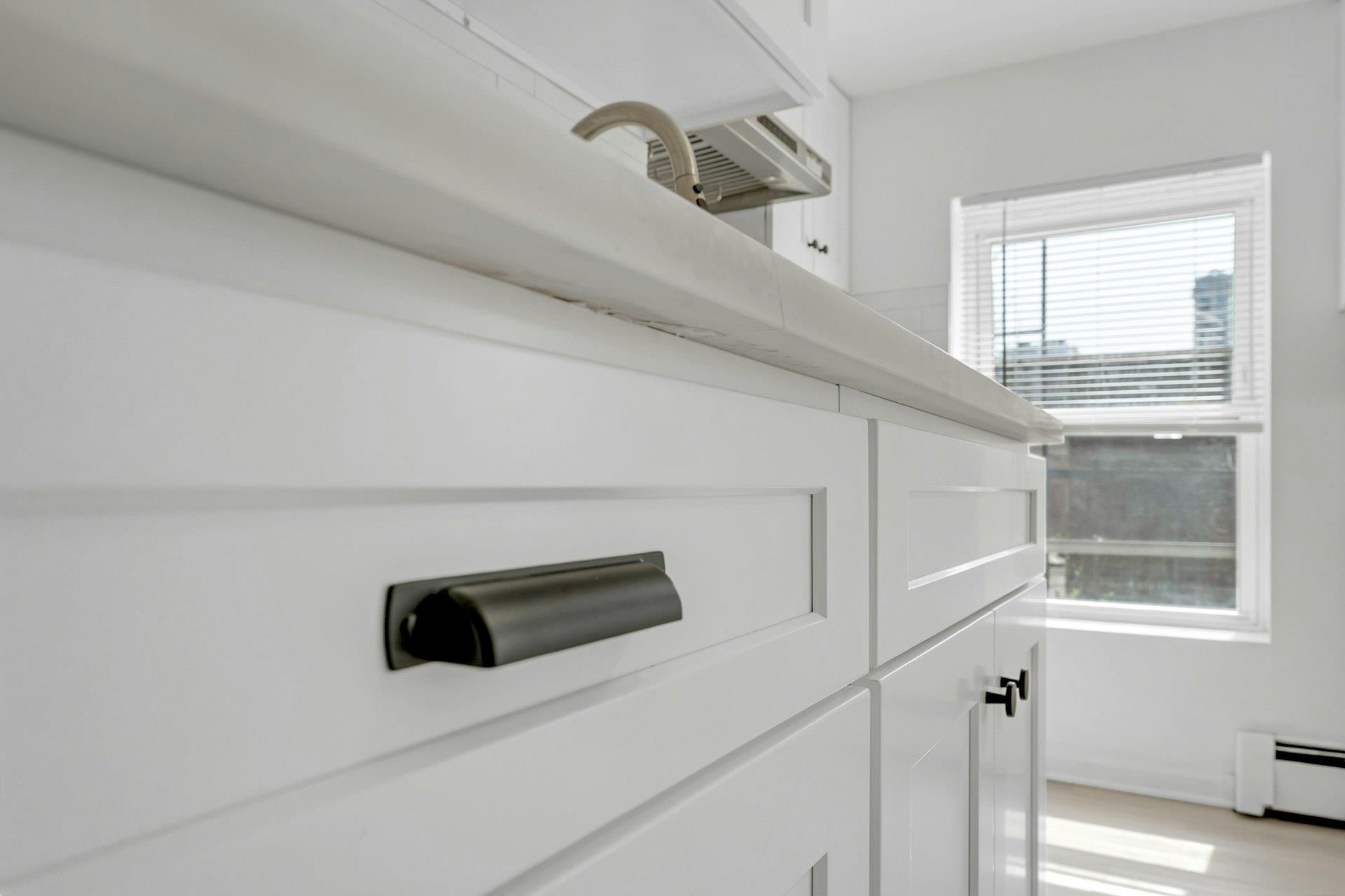 65 ST PAULS AVE Unit: 3