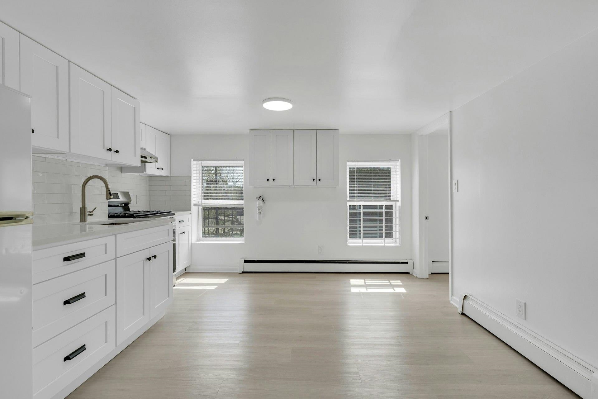 65 ST PAULS AVE Unit: 3