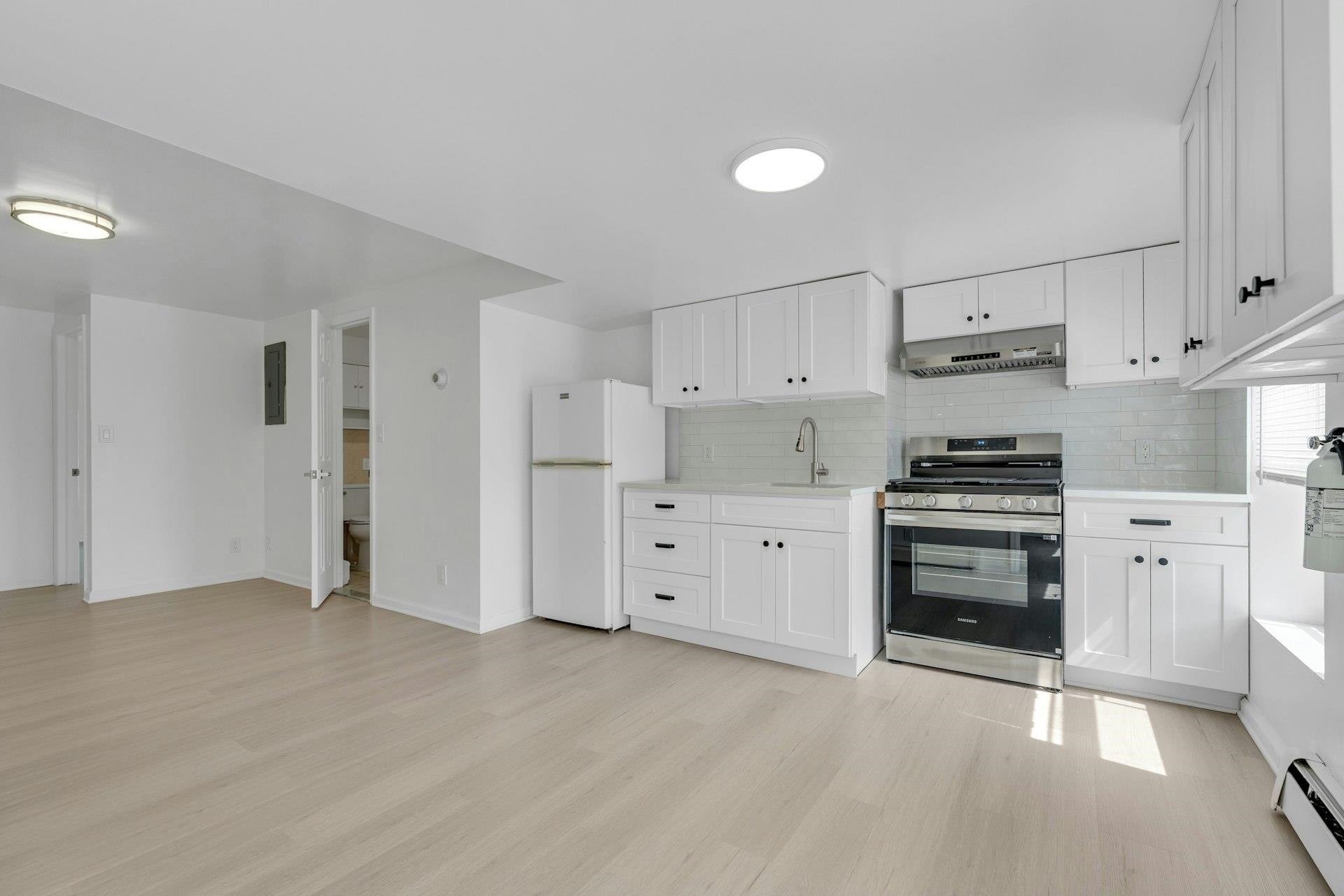 65 ST PAULS AVE Unit: 3