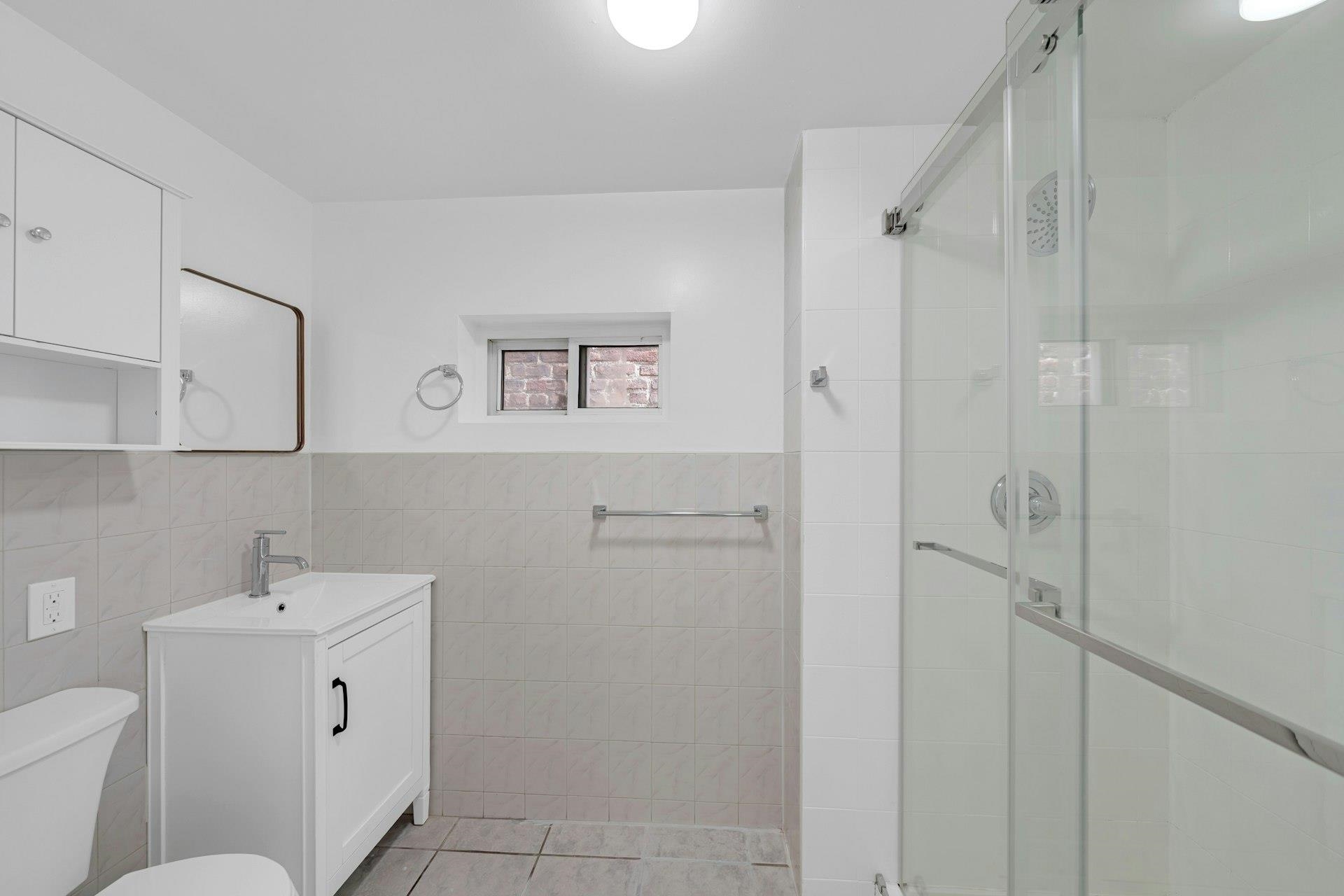 65 ST PAULS AVE Unit: 3