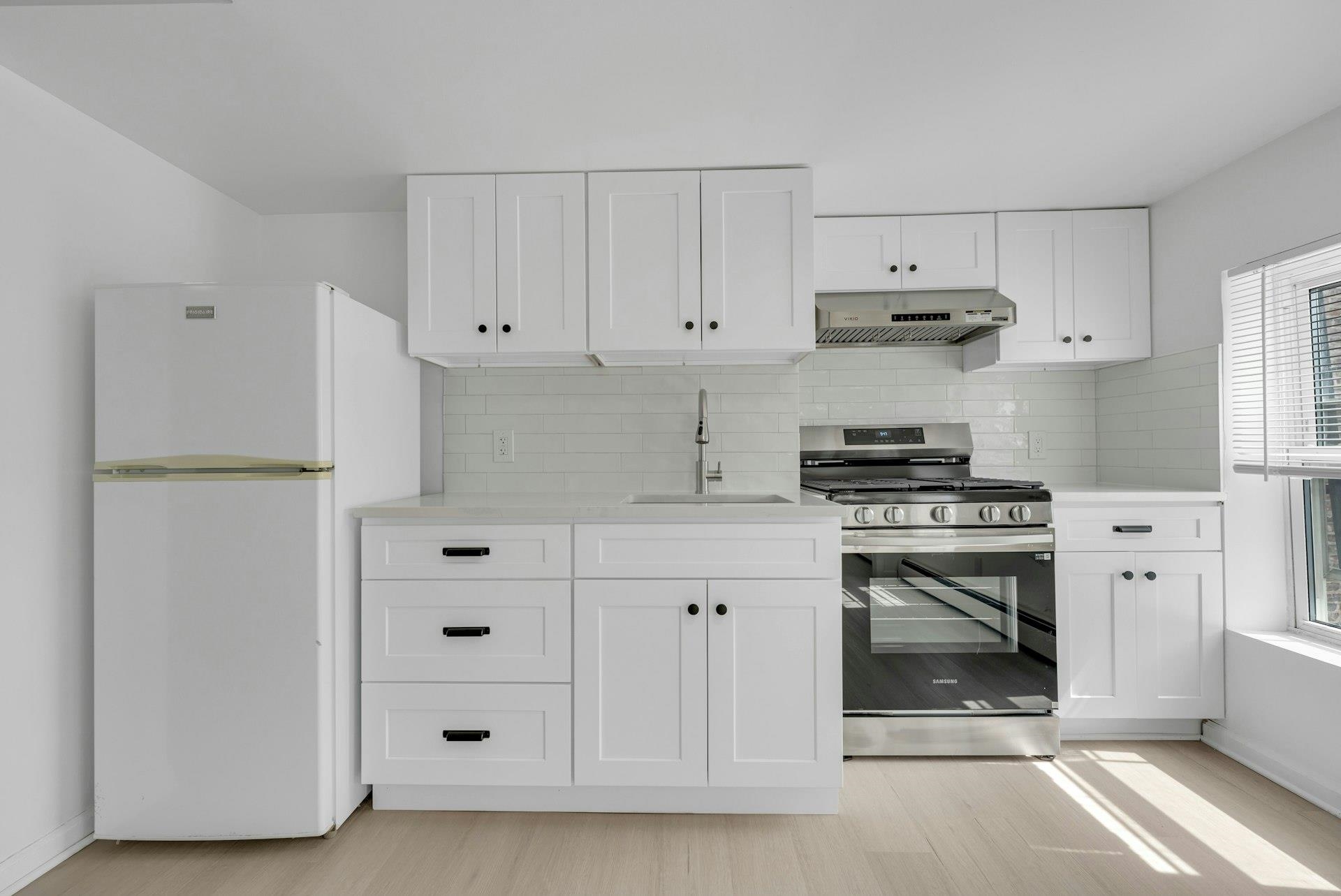 65 ST PAULS AVE Unit: 3