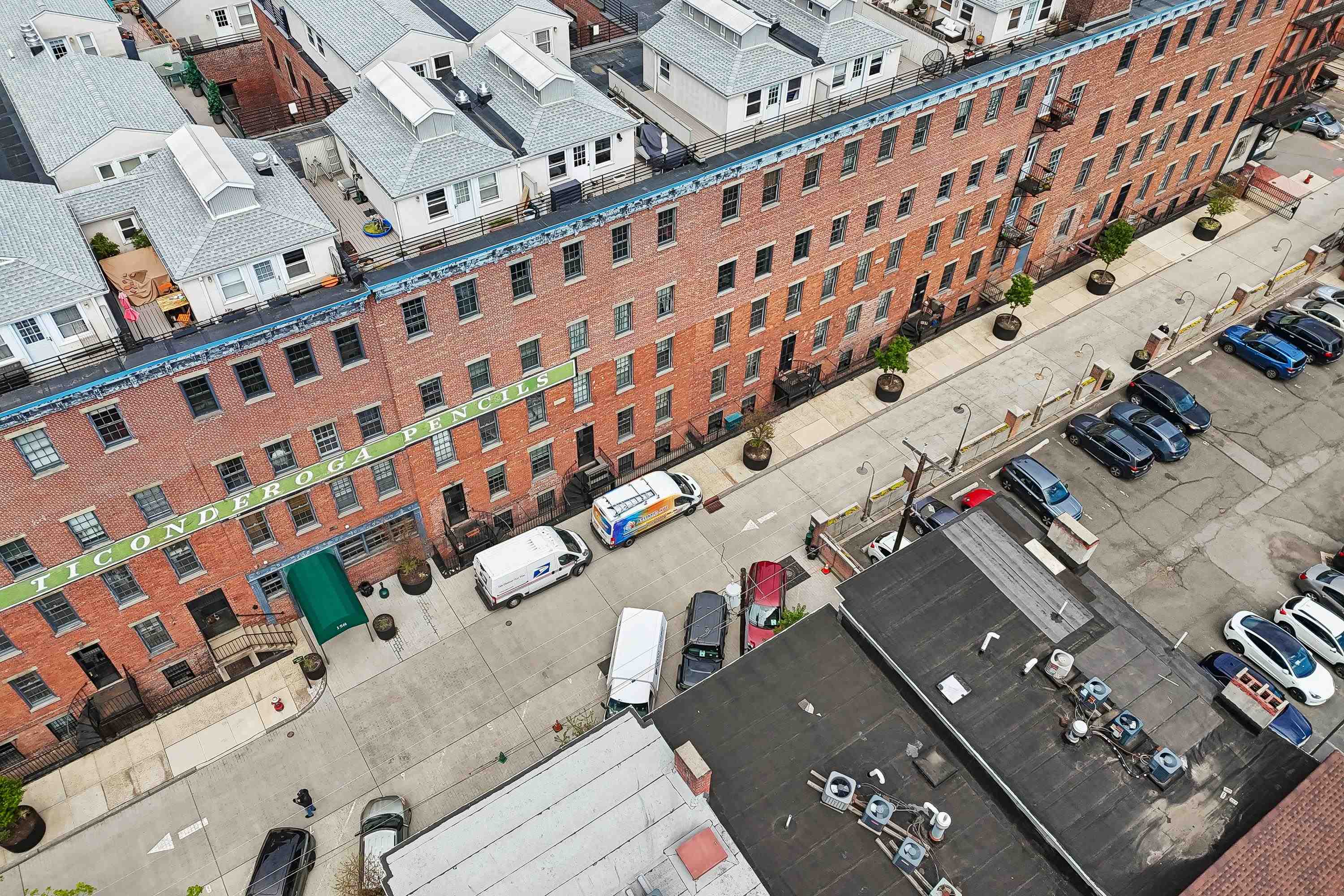 186 WAYNE ST Unit: 225D