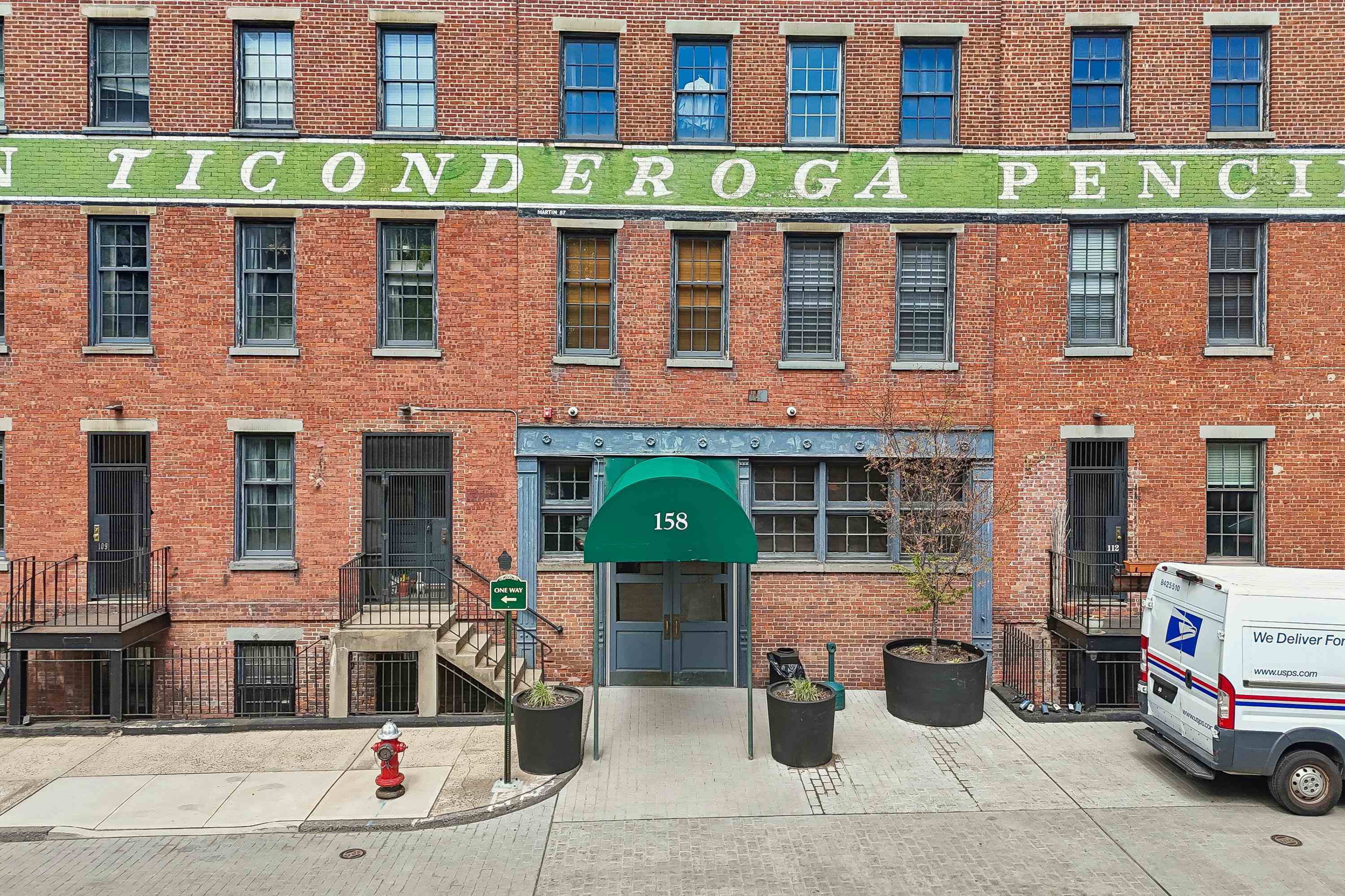 186 WAYNE ST Unit: 225D