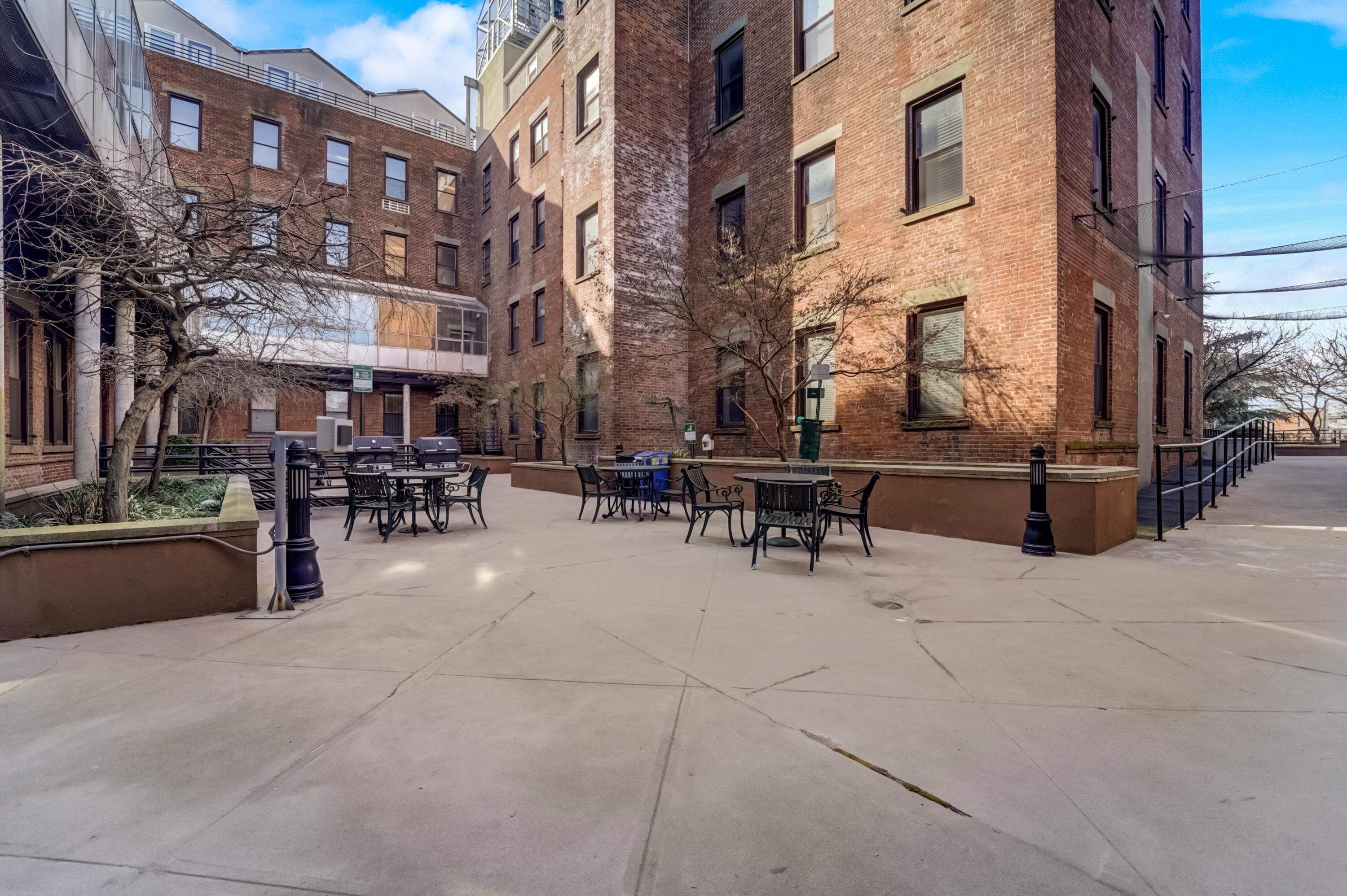 186 WAYNE ST Unit: 225D