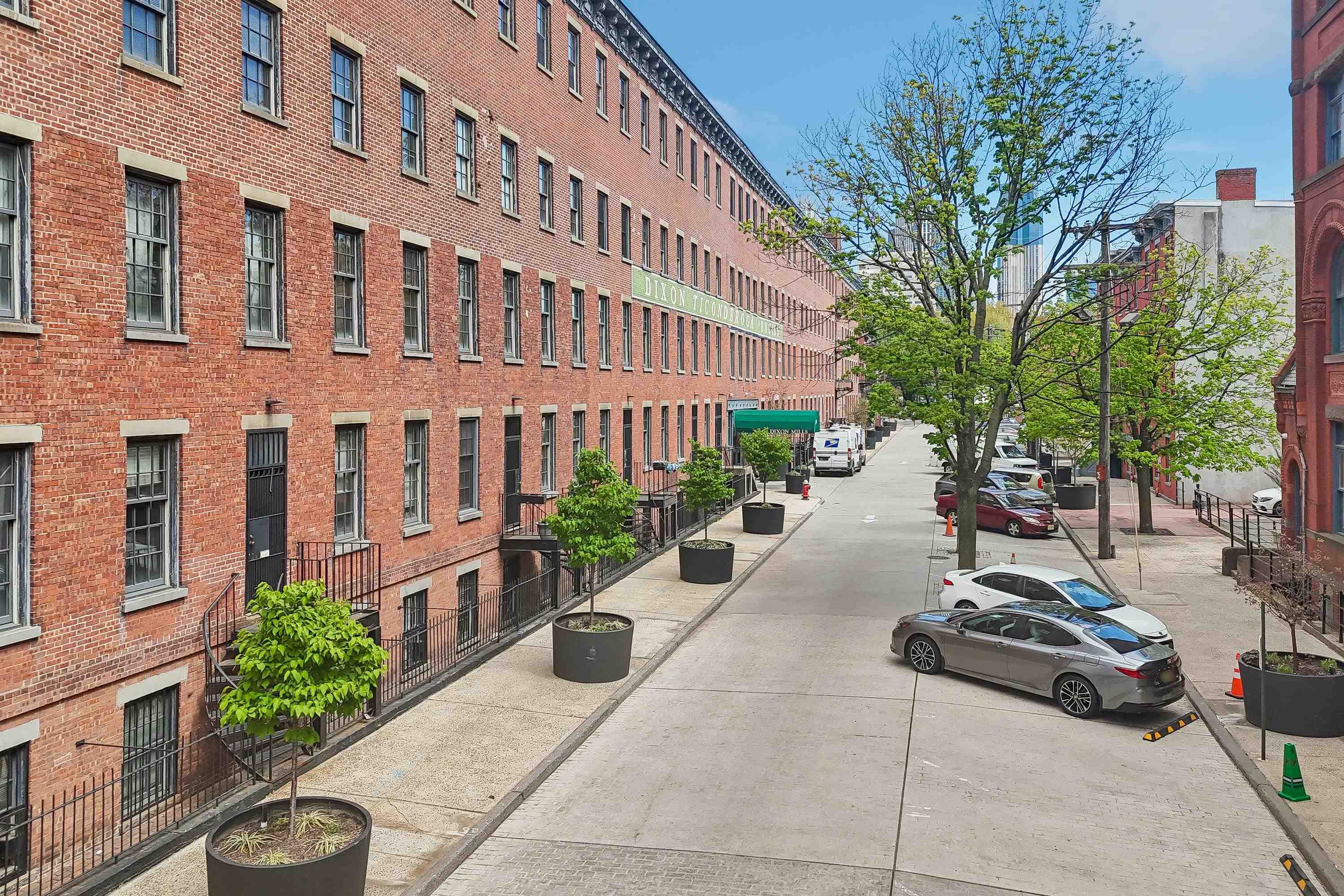186 WAYNE ST Unit: 225D