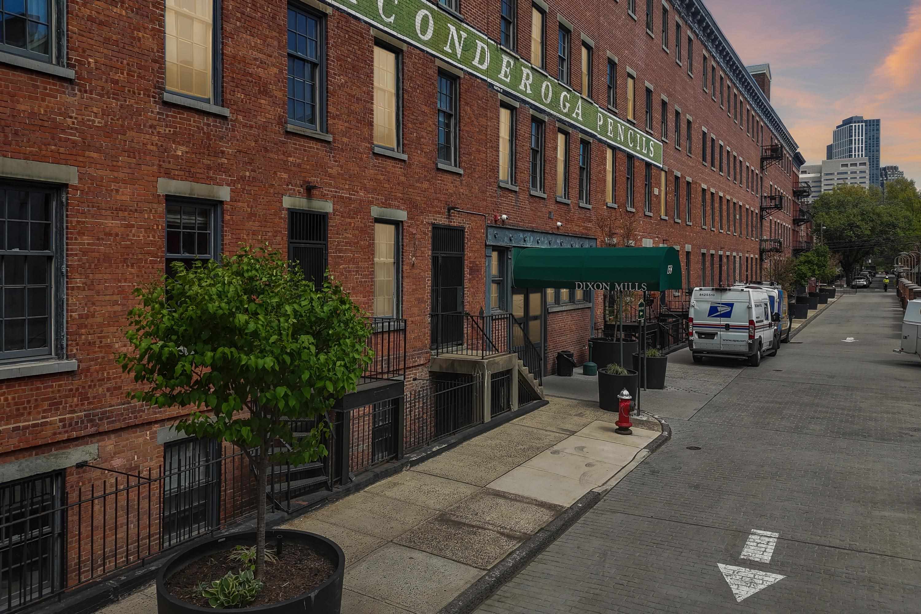 186 WAYNE ST Unit: 225D
