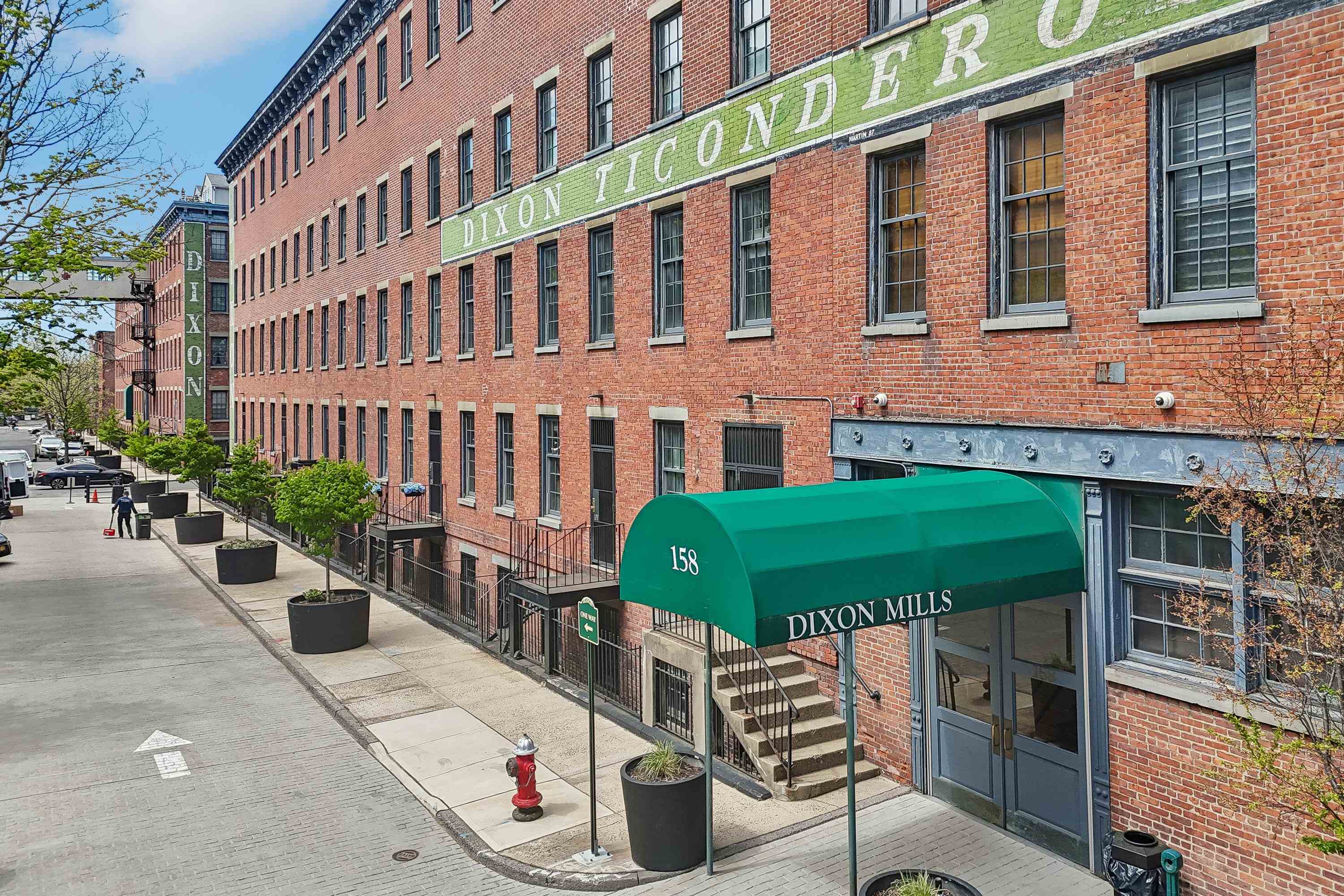 186 WAYNE ST Unit: 225D