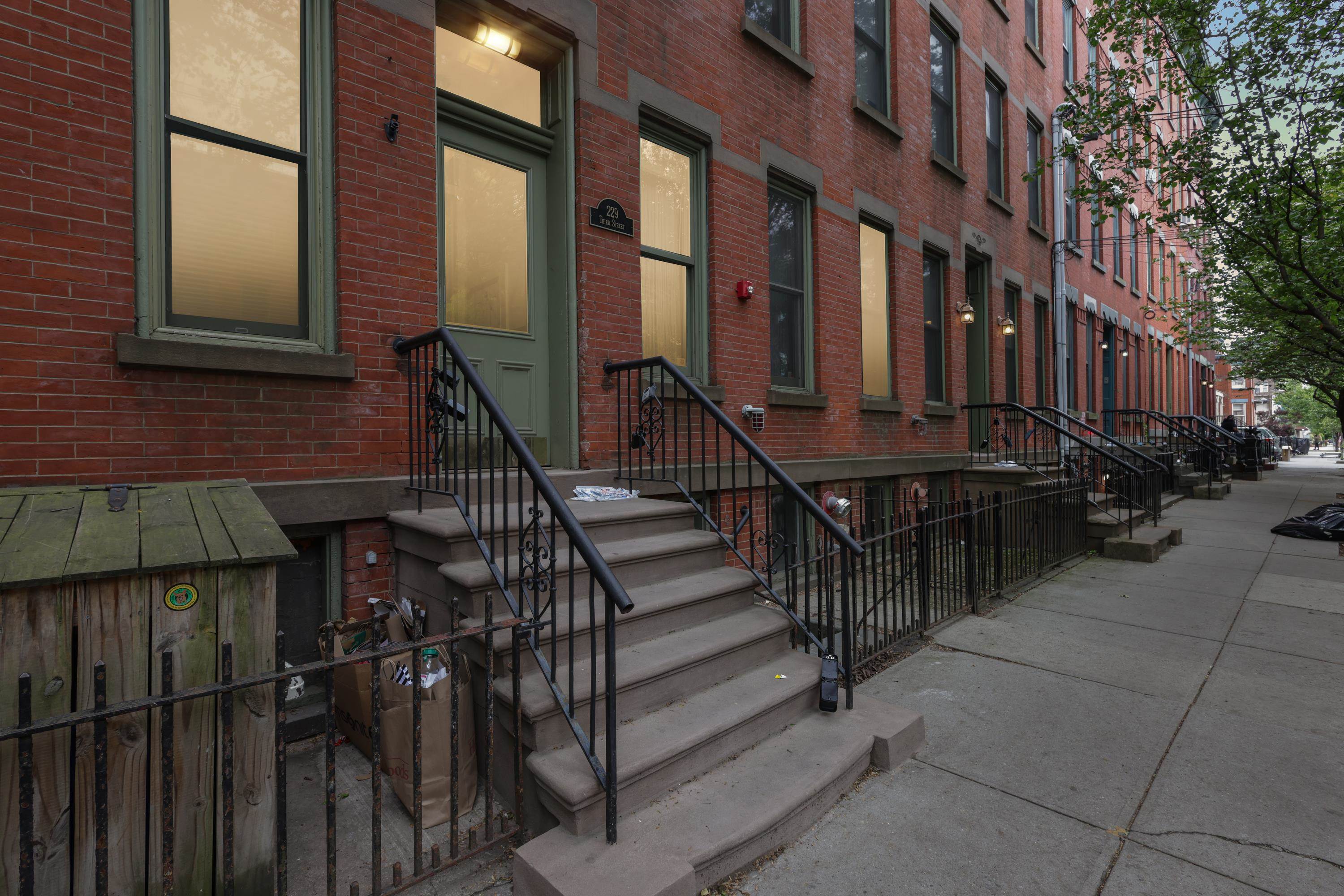 229 3RD ST Unit: 4L