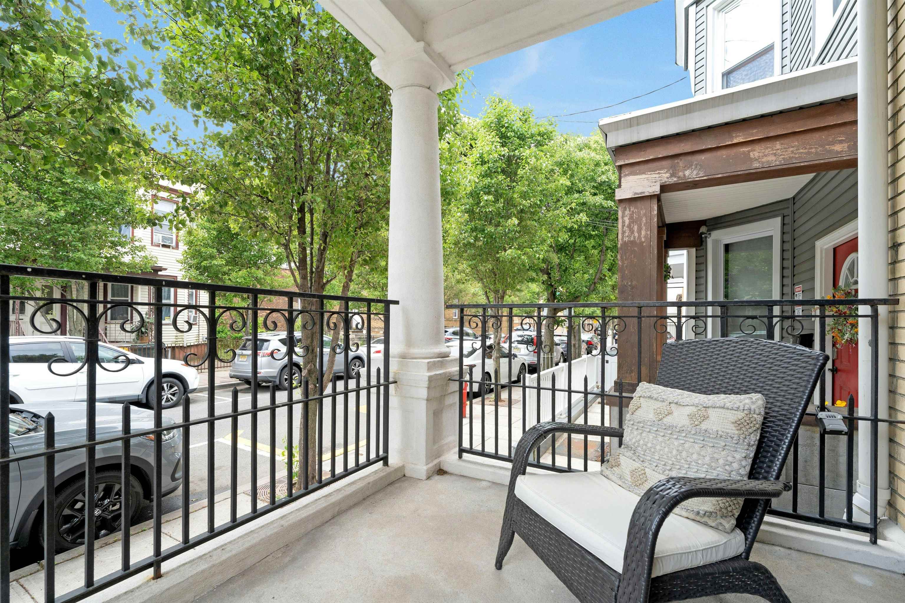 722 27TH ST Unit: 1