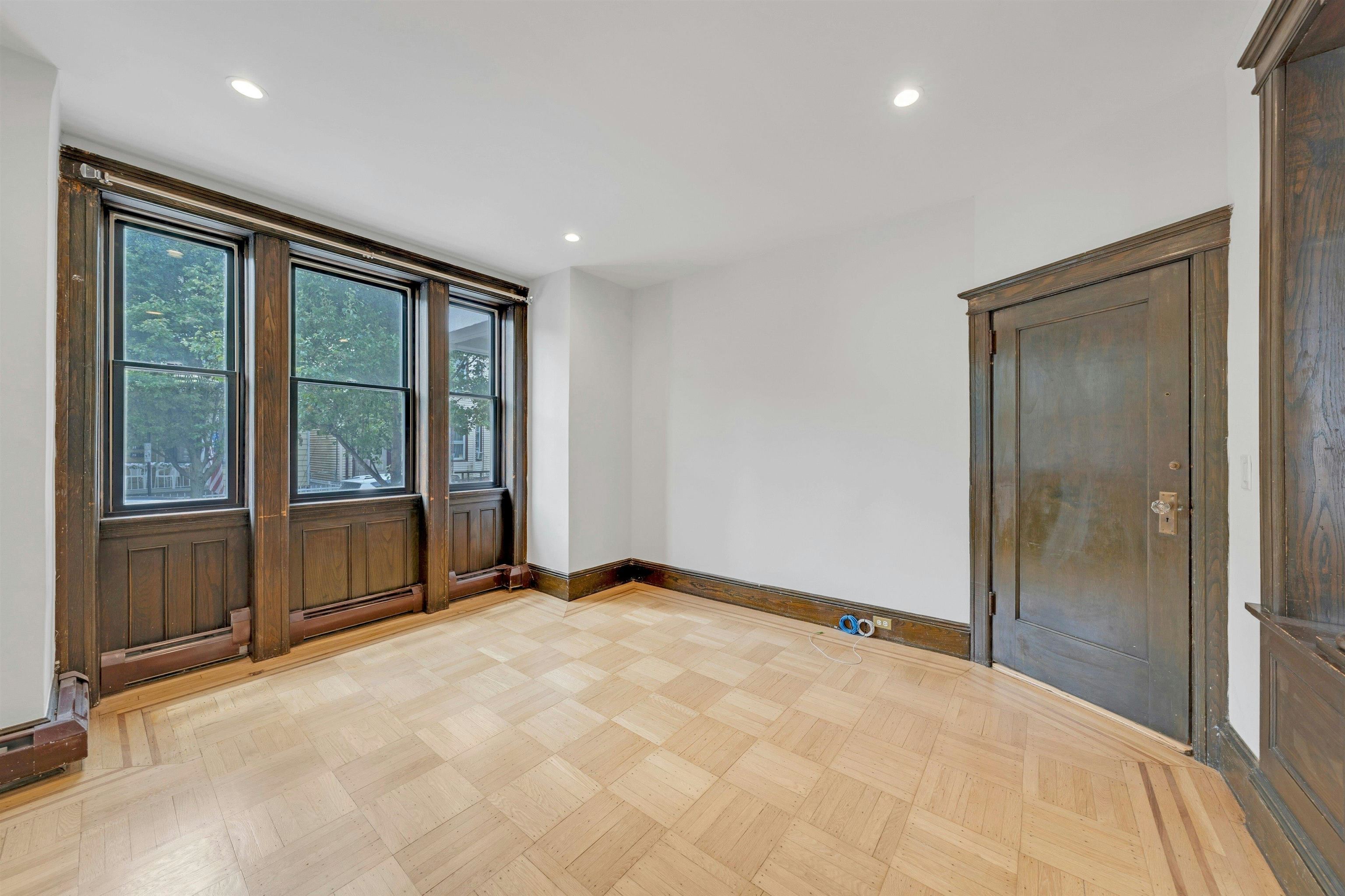 722 27TH ST Unit: 1