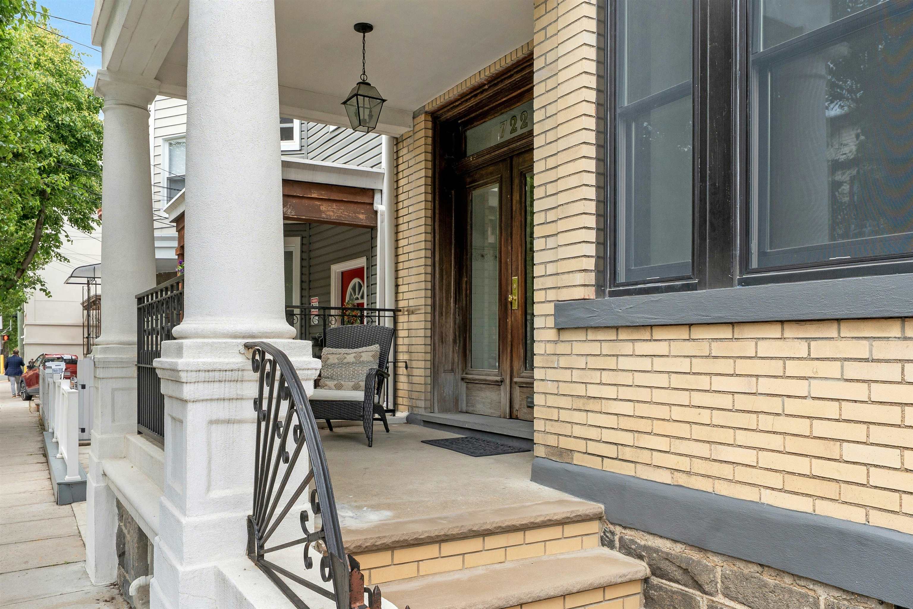 722 27TH ST Unit: 1