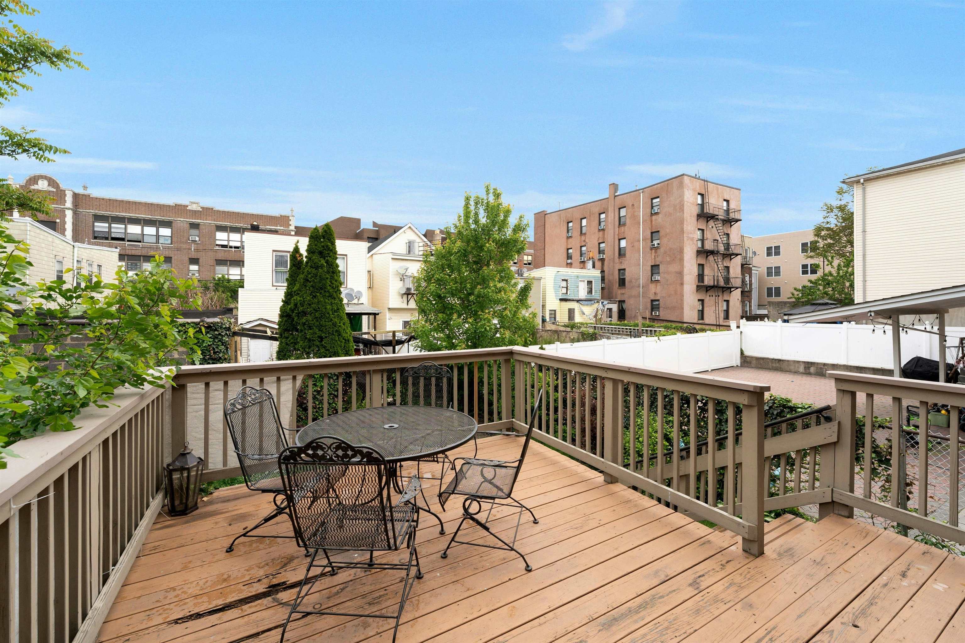 722 27TH ST Unit: 1
