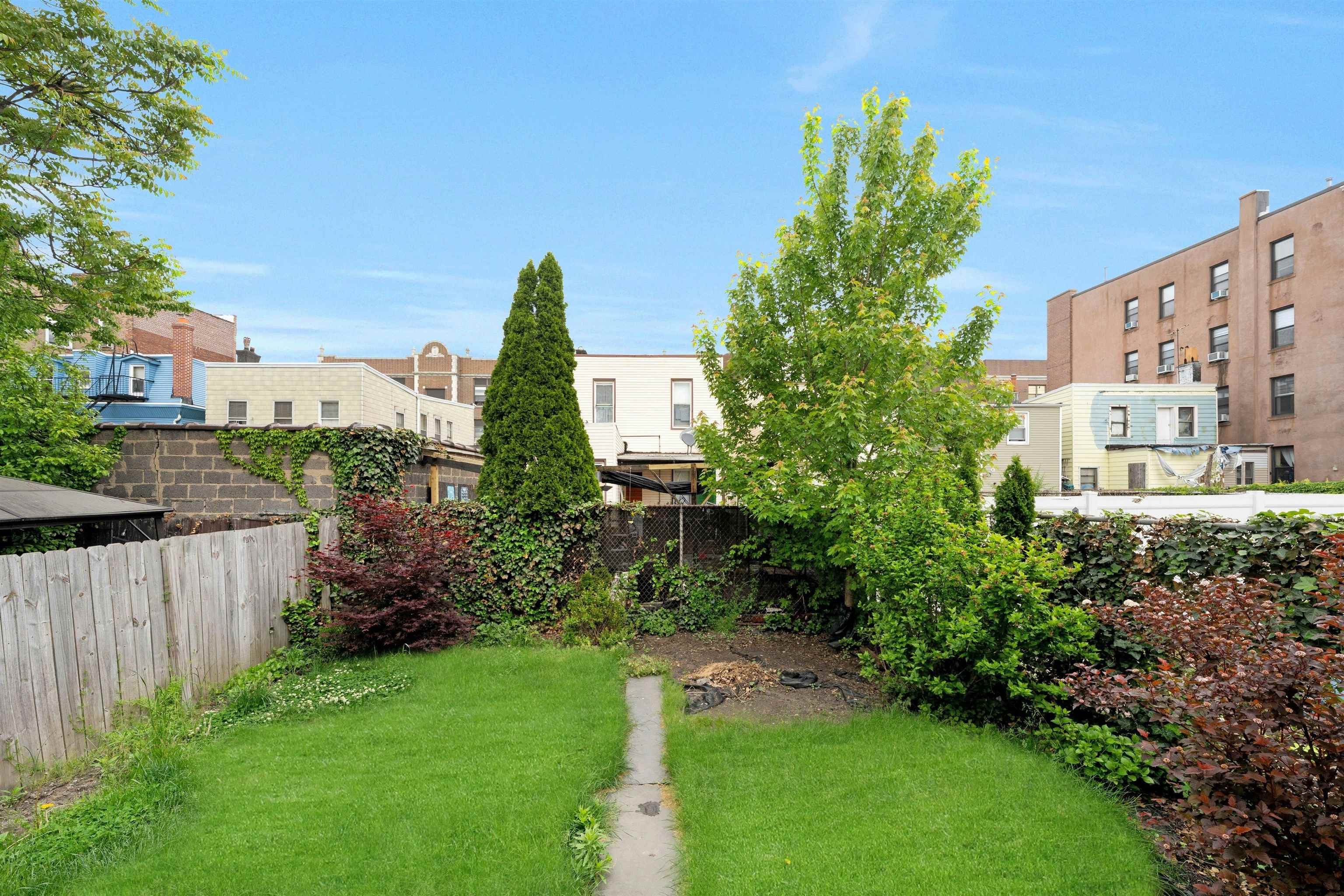 722 27TH ST Unit: 1