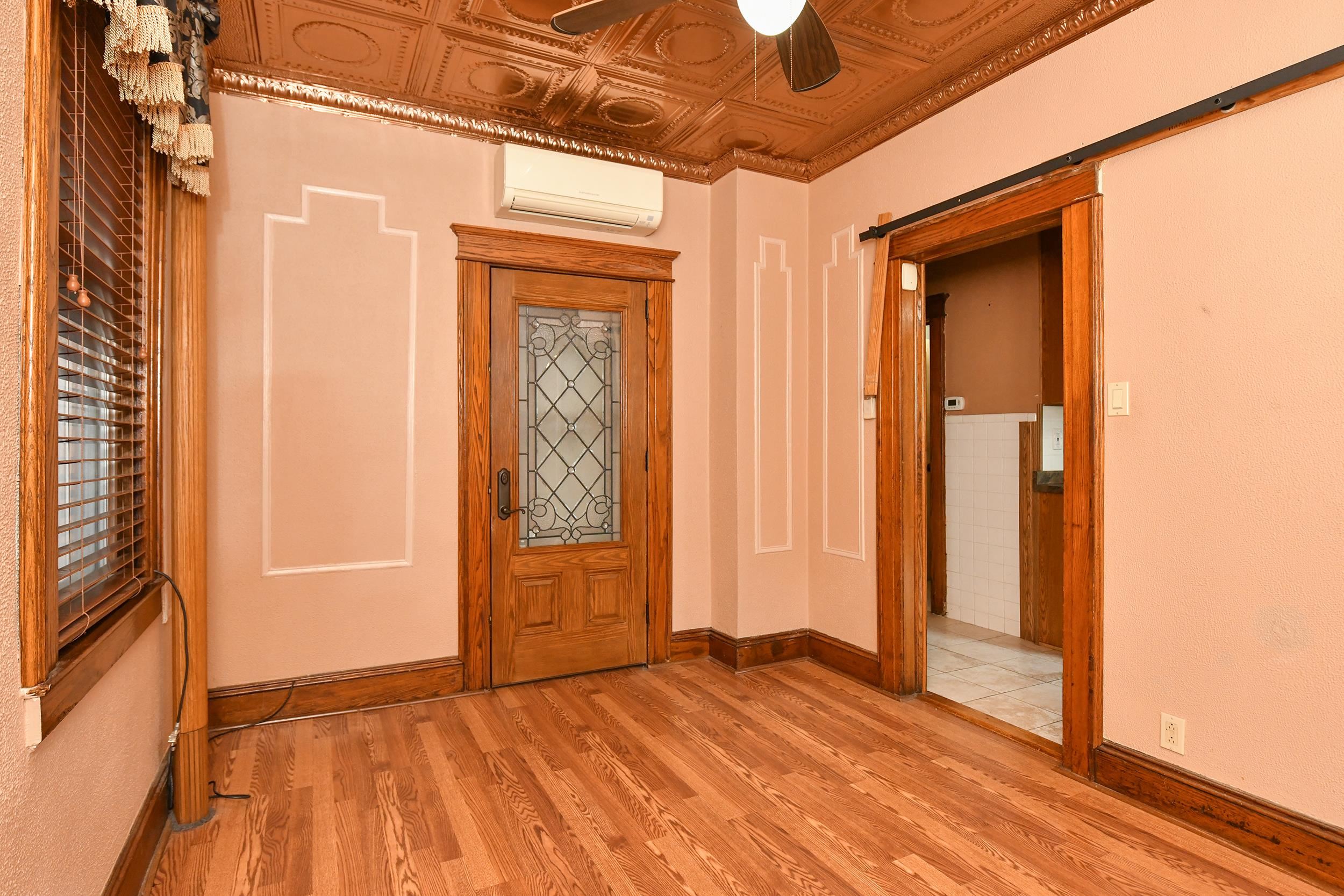 610 COLUMBIA AVE Unit: 1