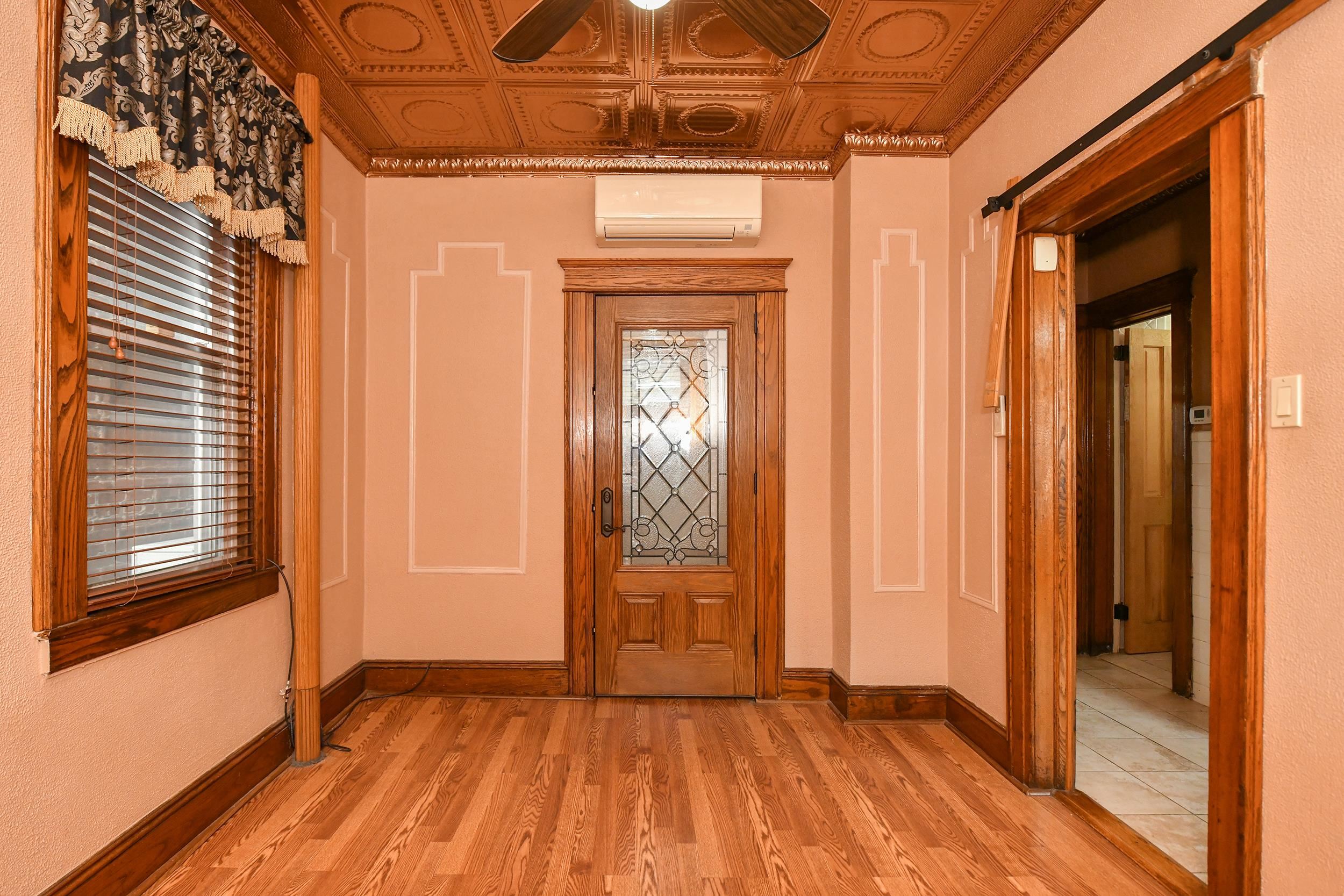 610 COLUMBIA AVE Unit: 1