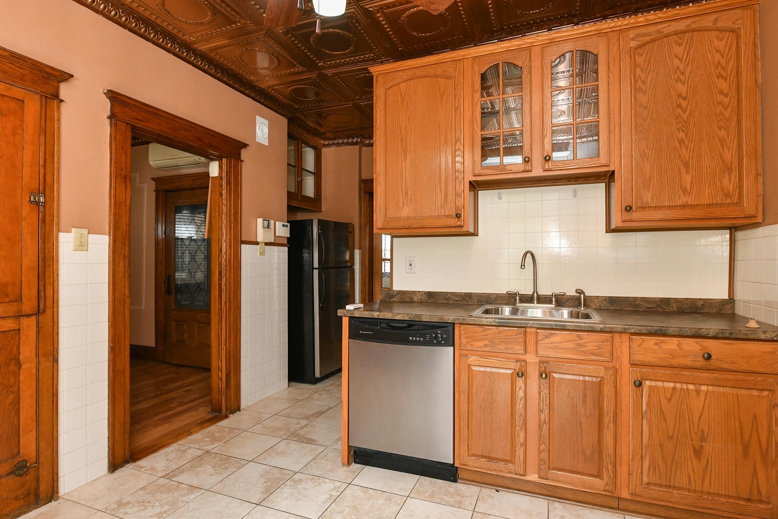 610 COLUMBIA AVE Unit: 1