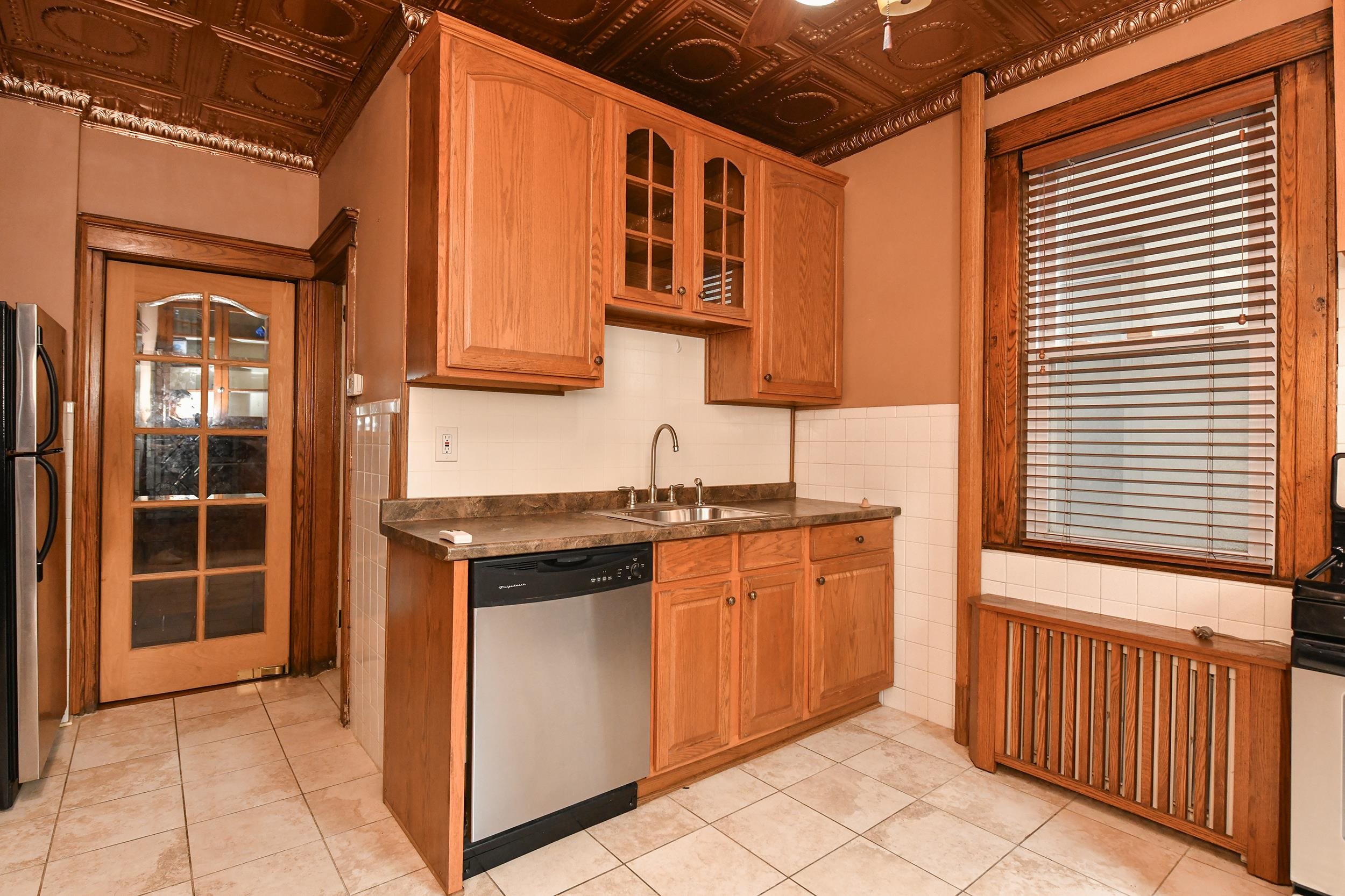 610 COLUMBIA AVE Unit: 1