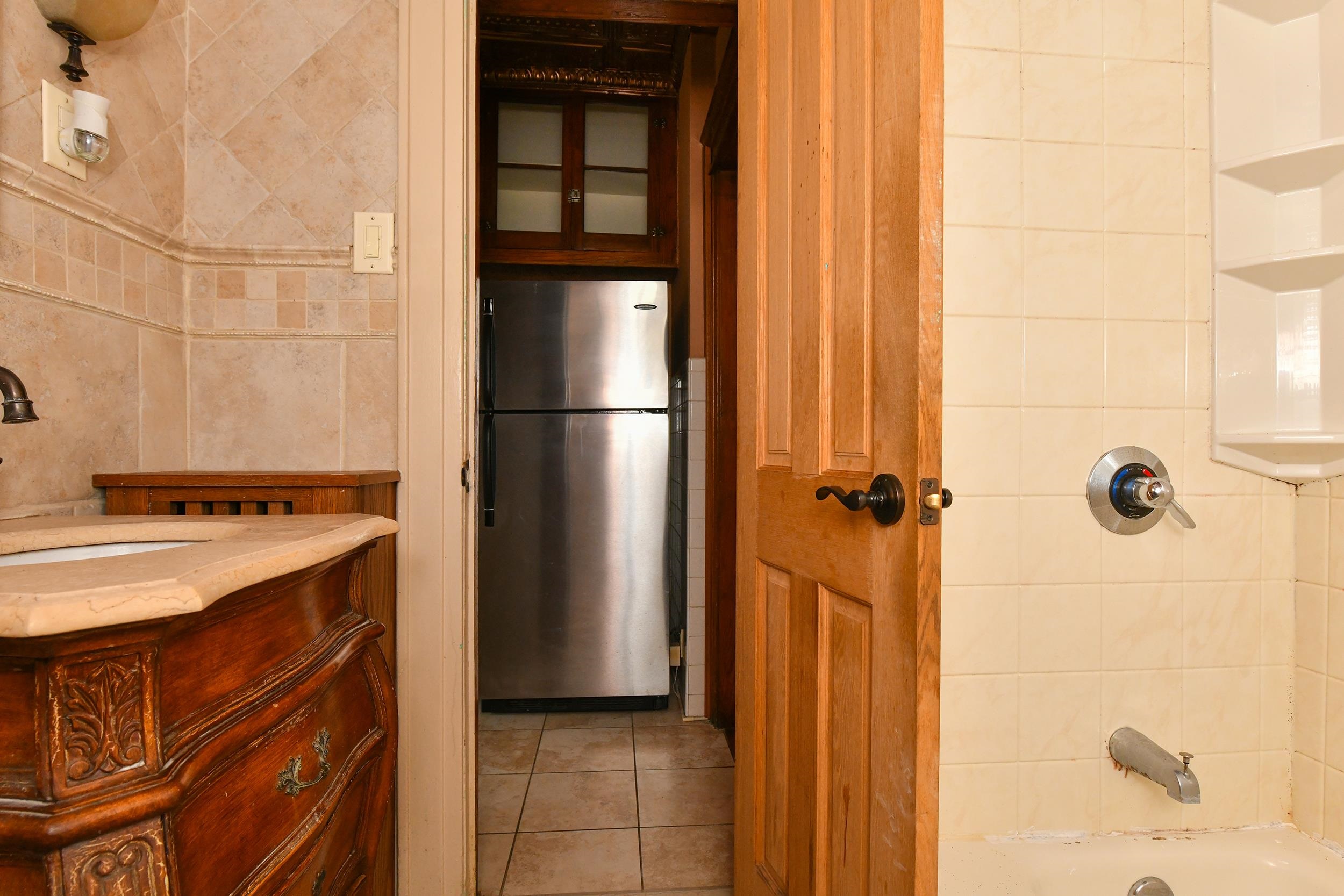 610 COLUMBIA AVE Unit: 1
