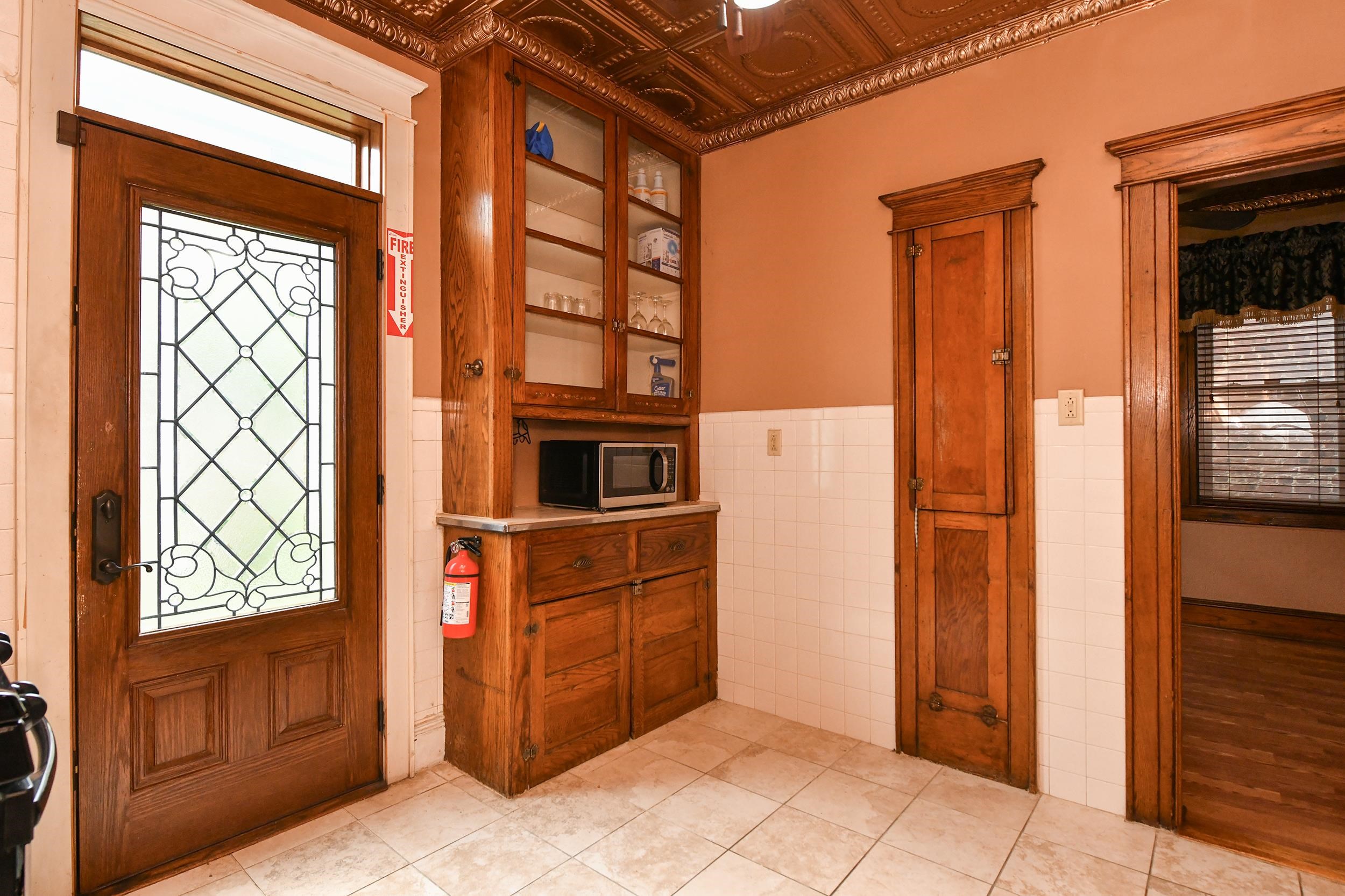 610 COLUMBIA AVE Unit: 1