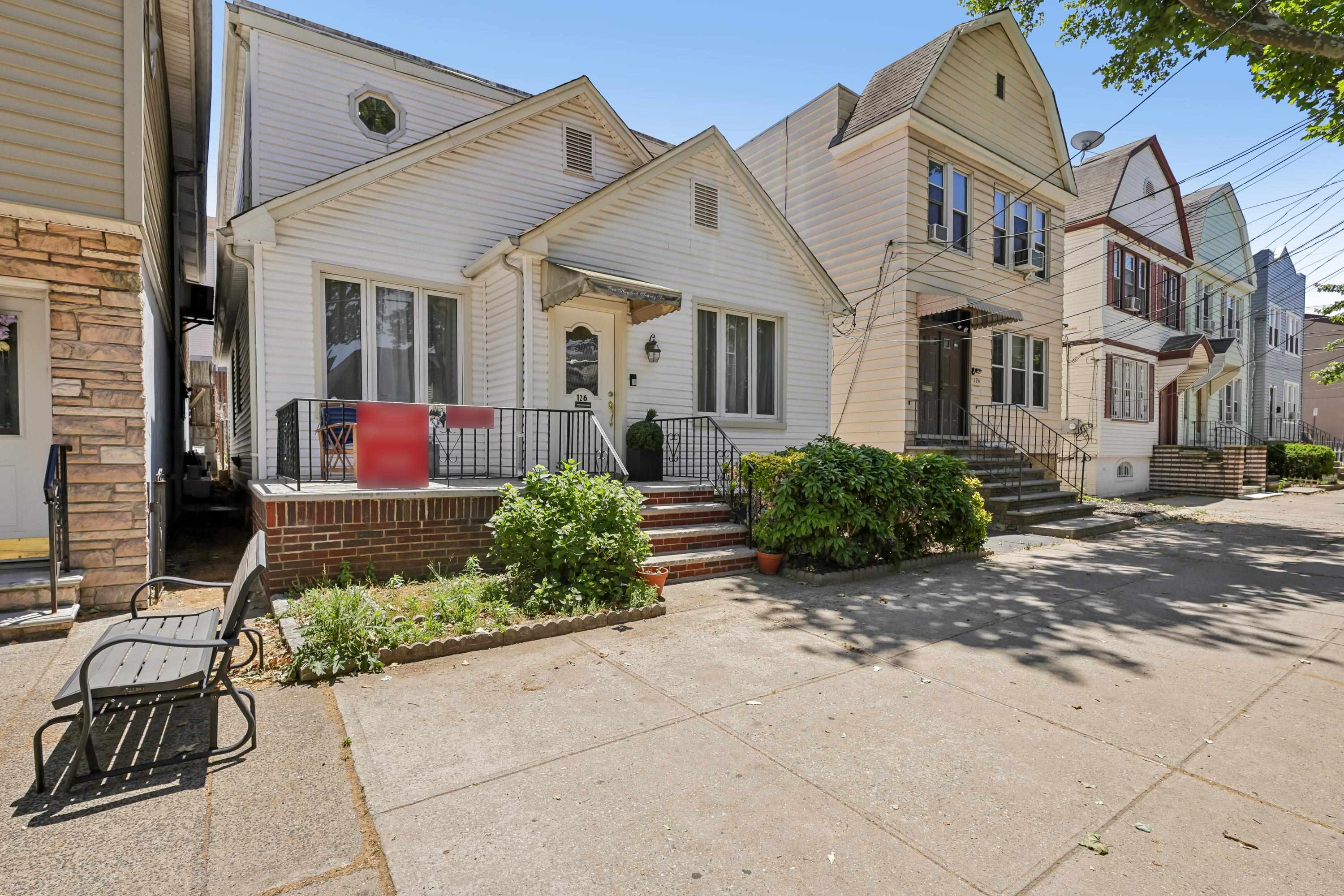 126 NELSON AVE