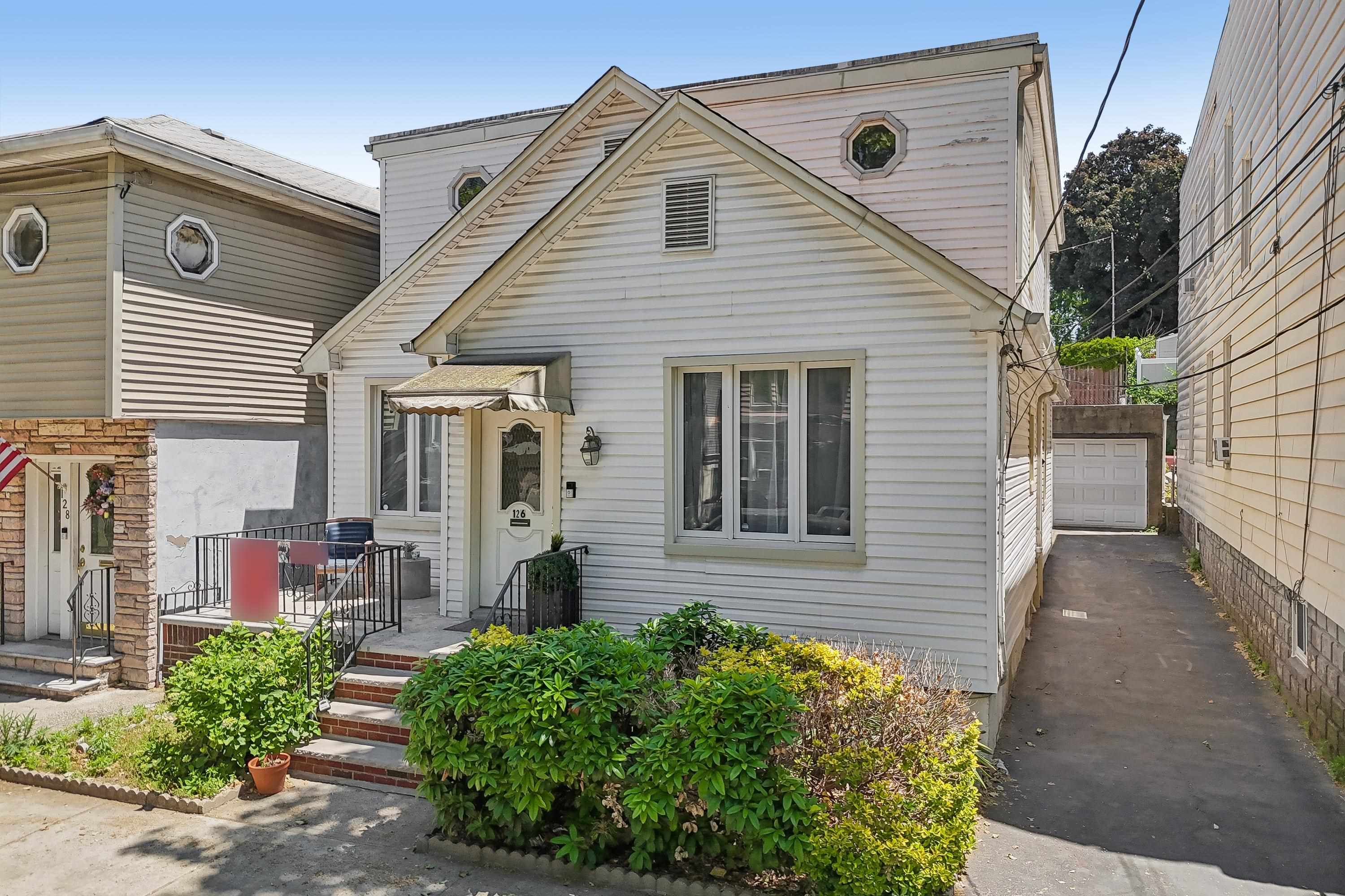 126 NELSON AVE