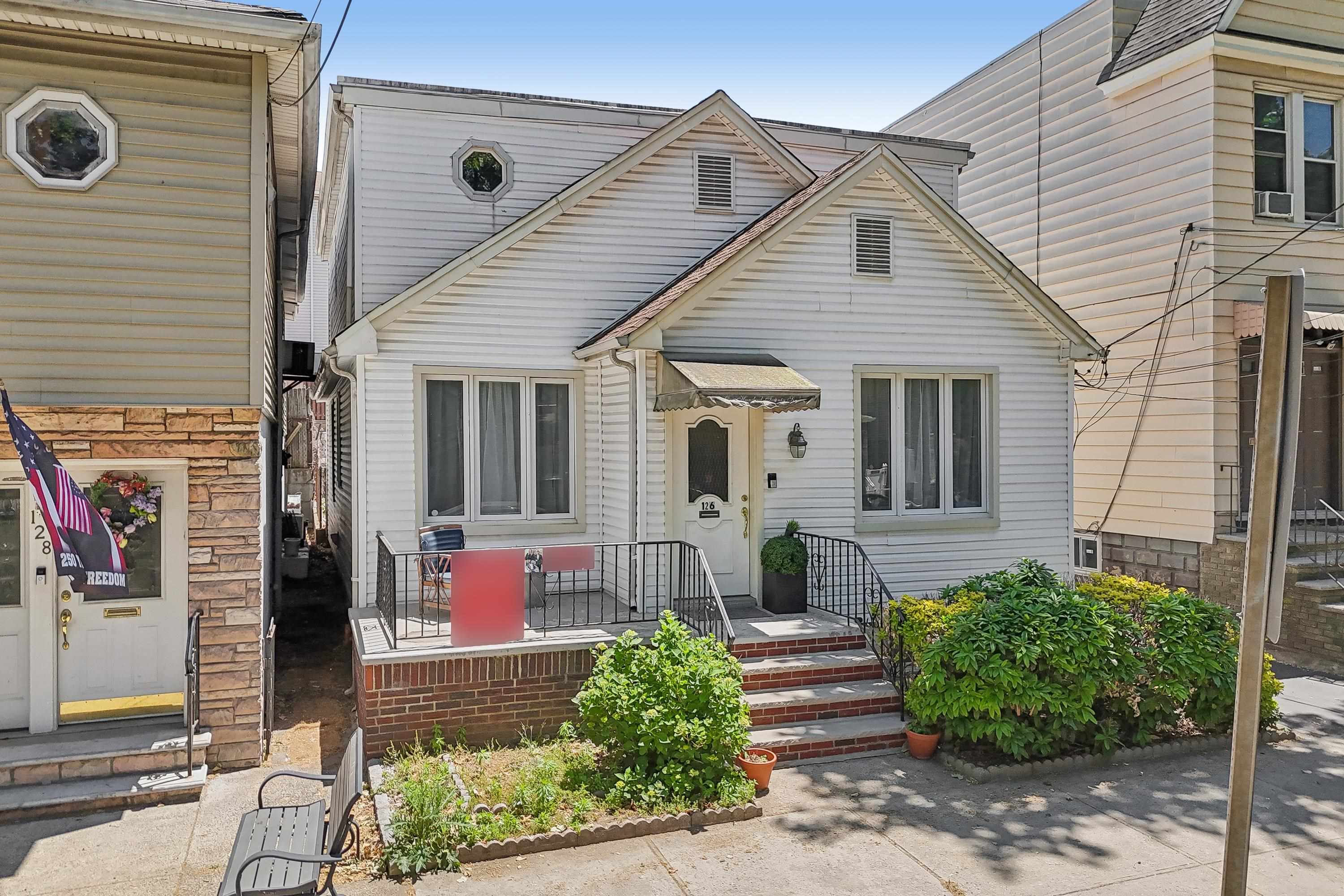 126 NELSON AVE
