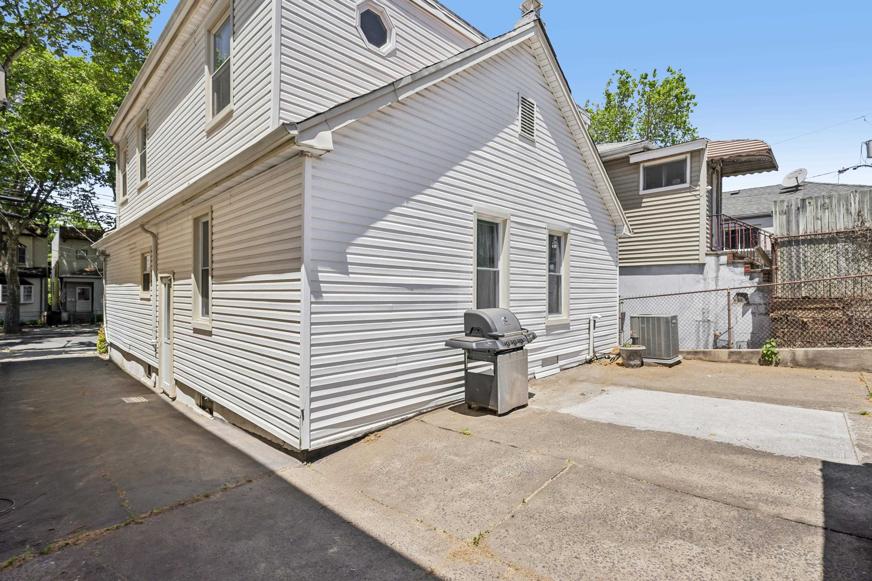 126 NELSON AVE
