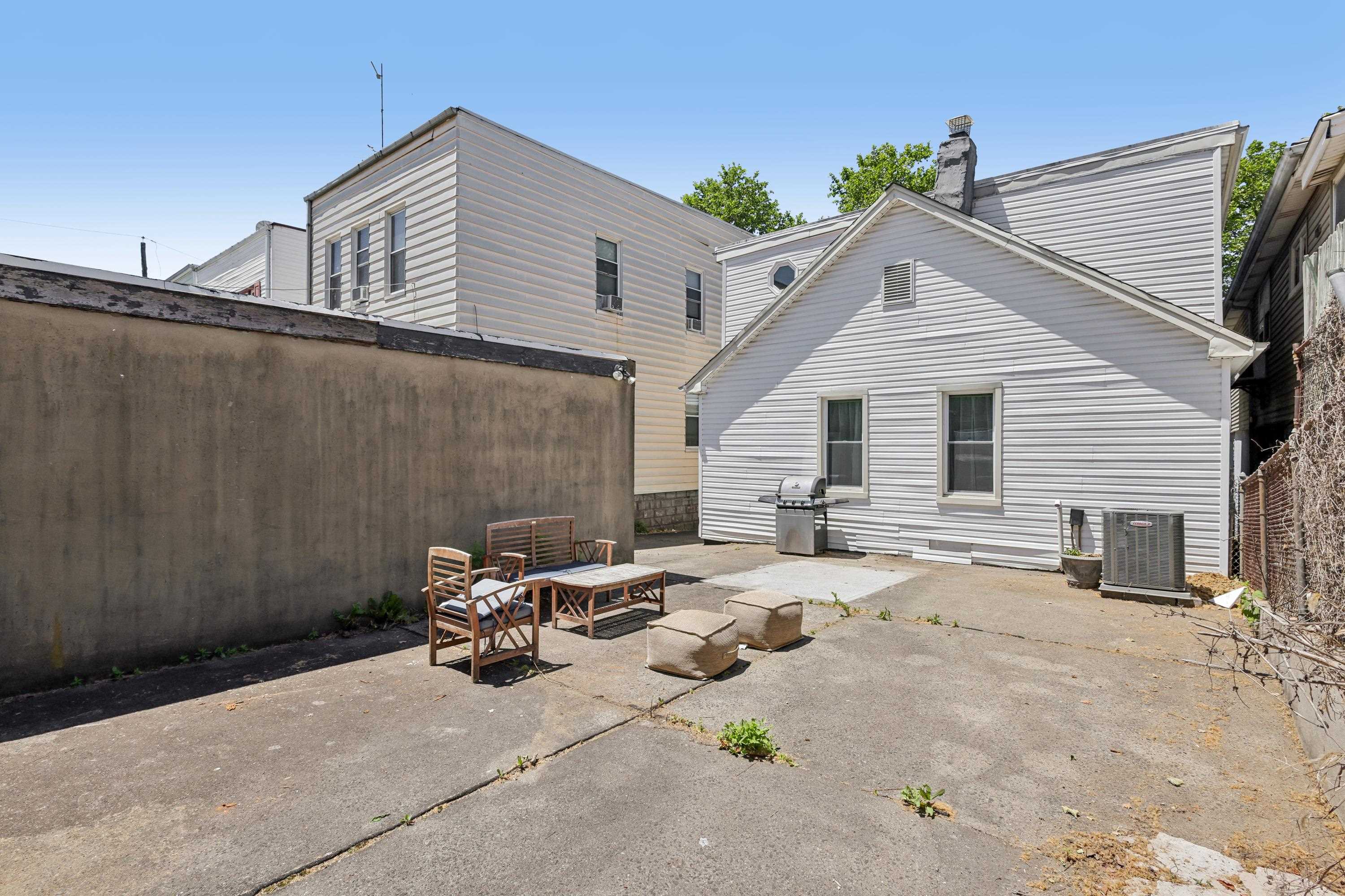 126 NELSON AVE