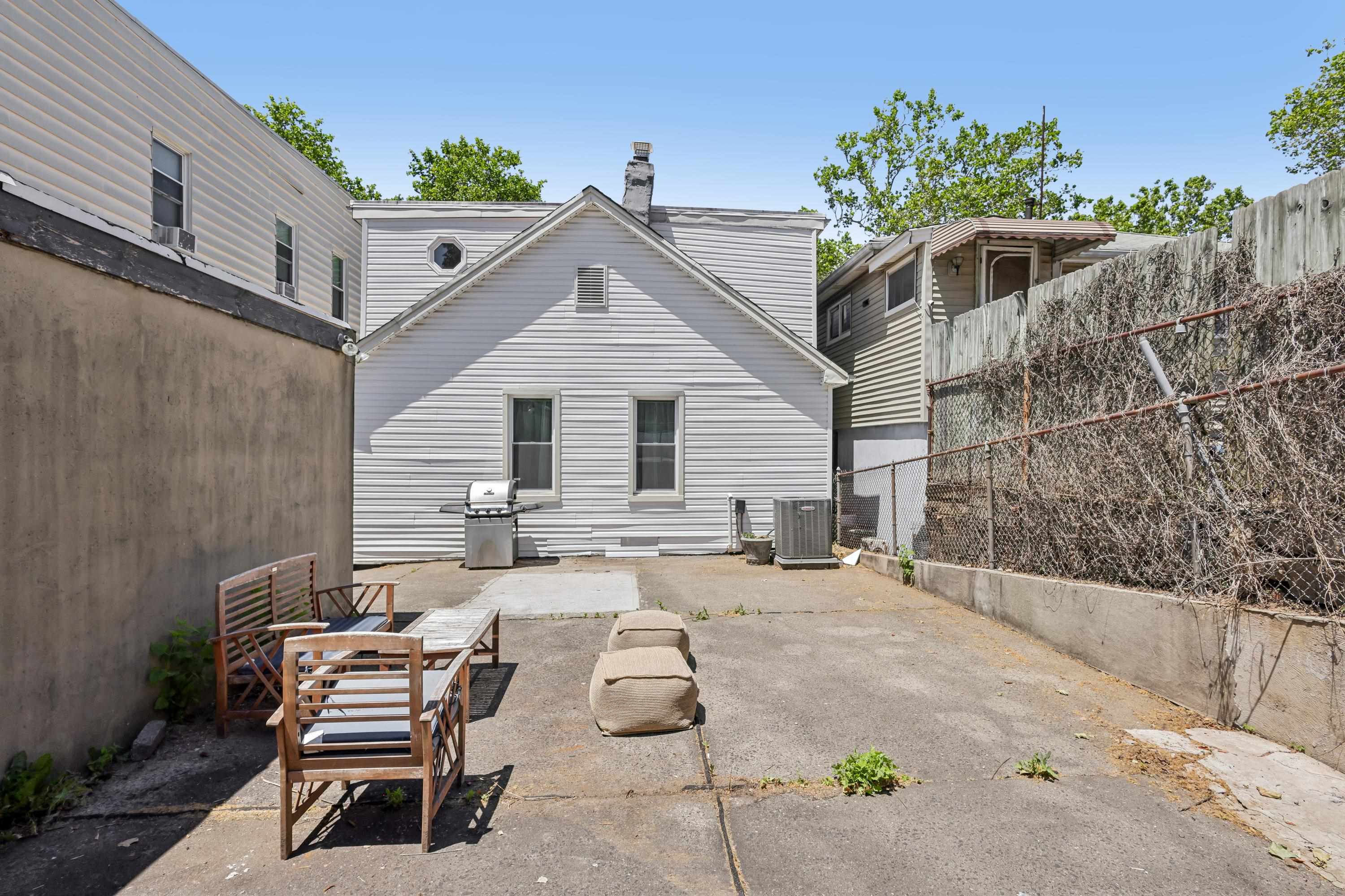 126 NELSON AVE