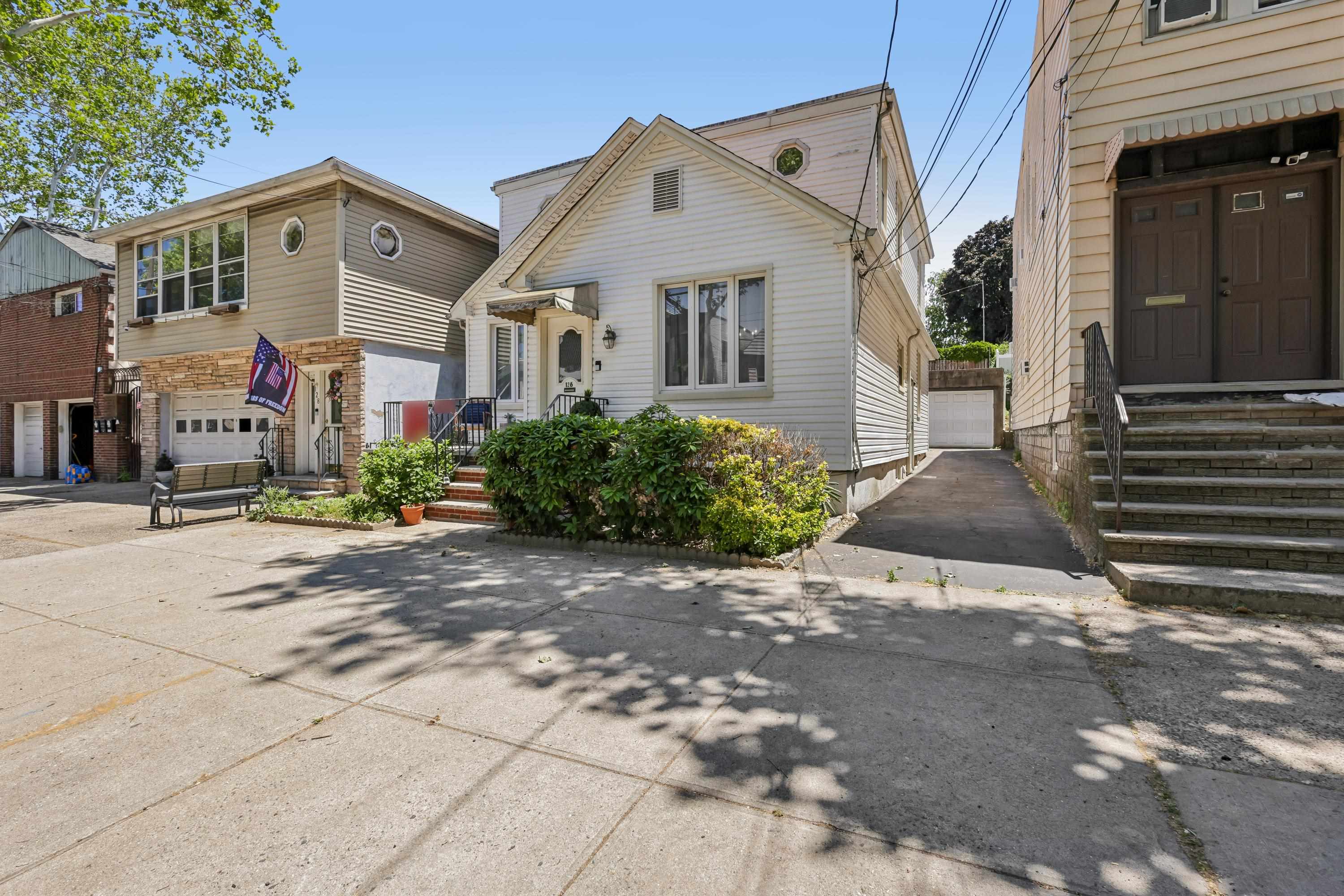 126 NELSON AVE