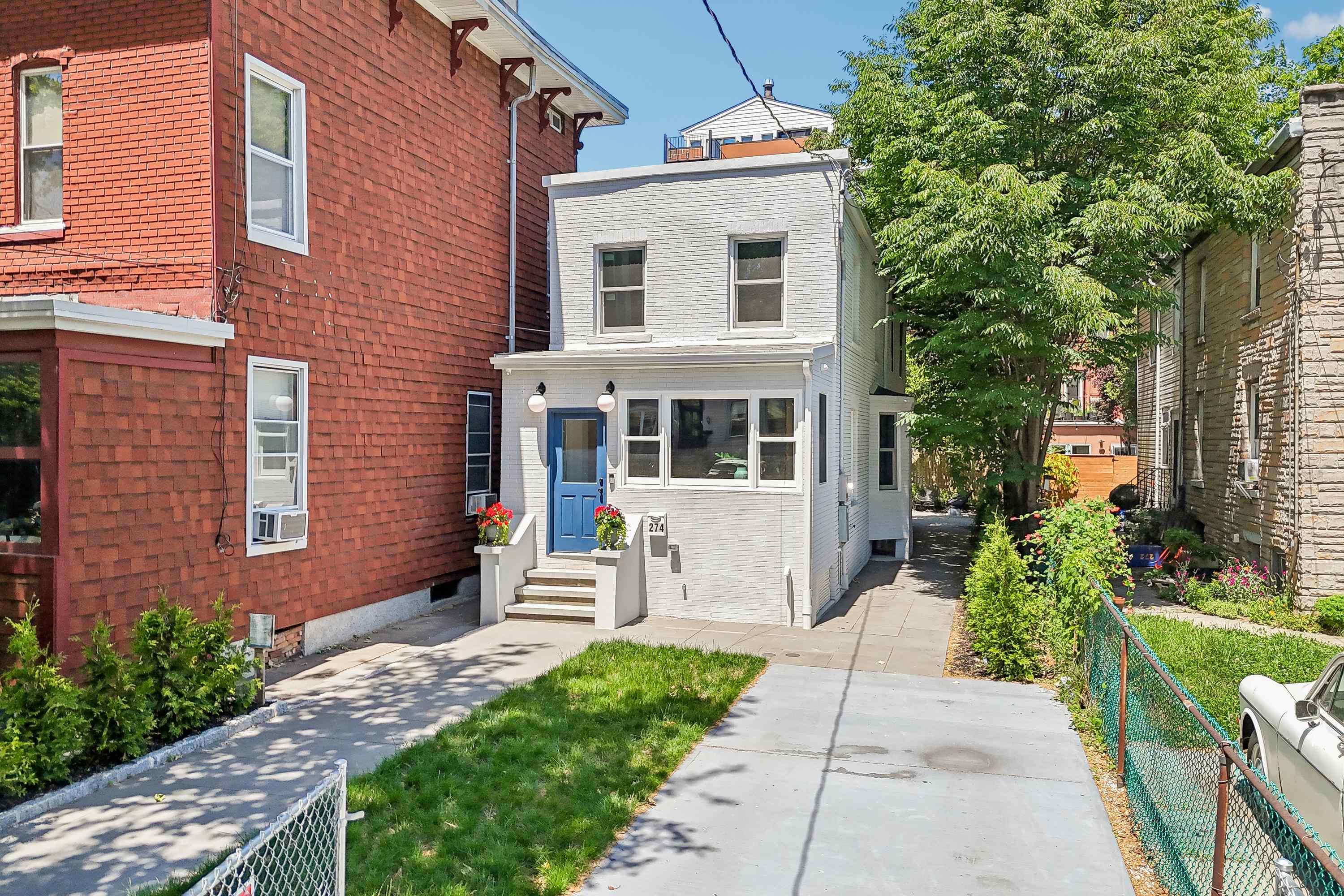 274 7TH ST