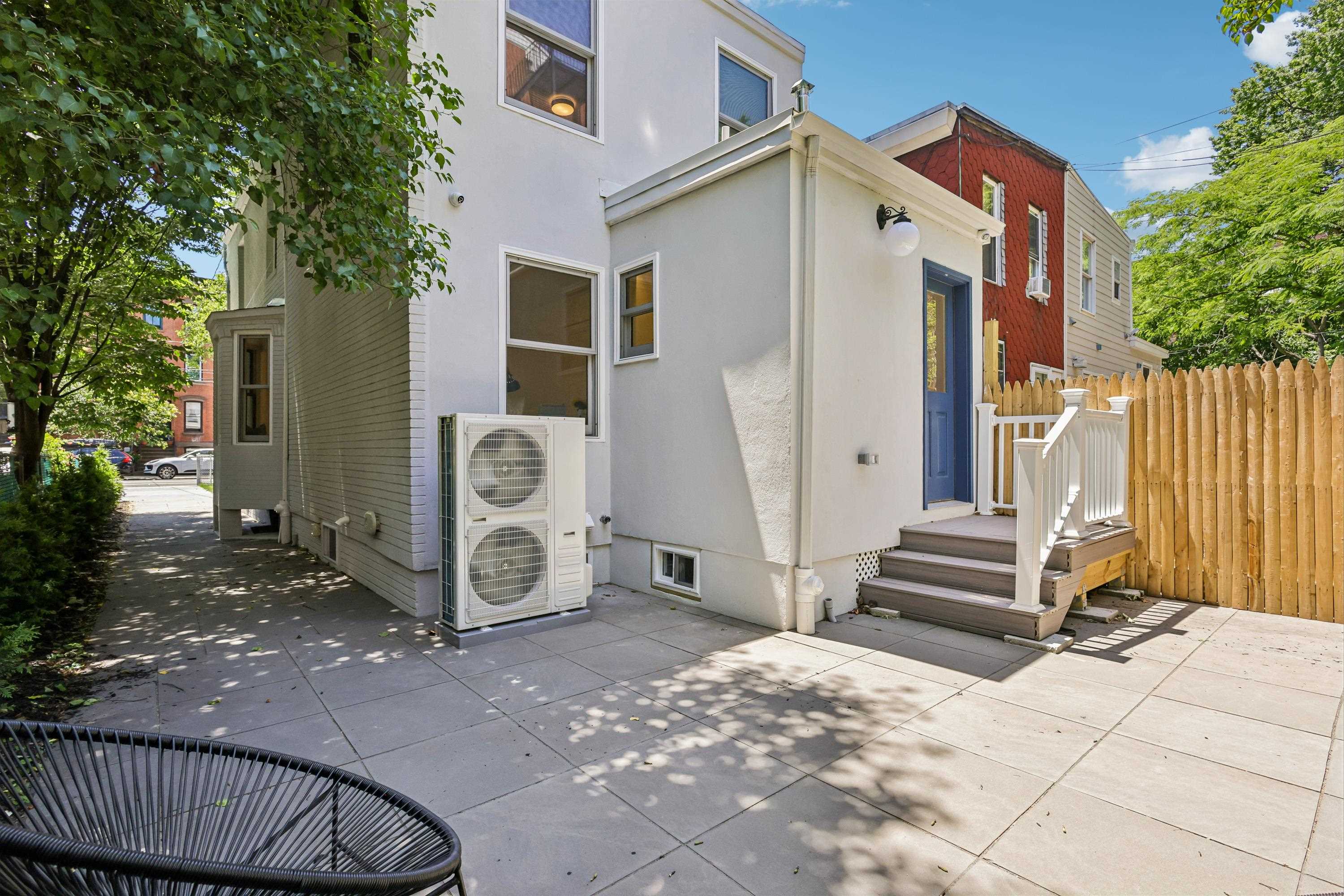 274 7TH ST