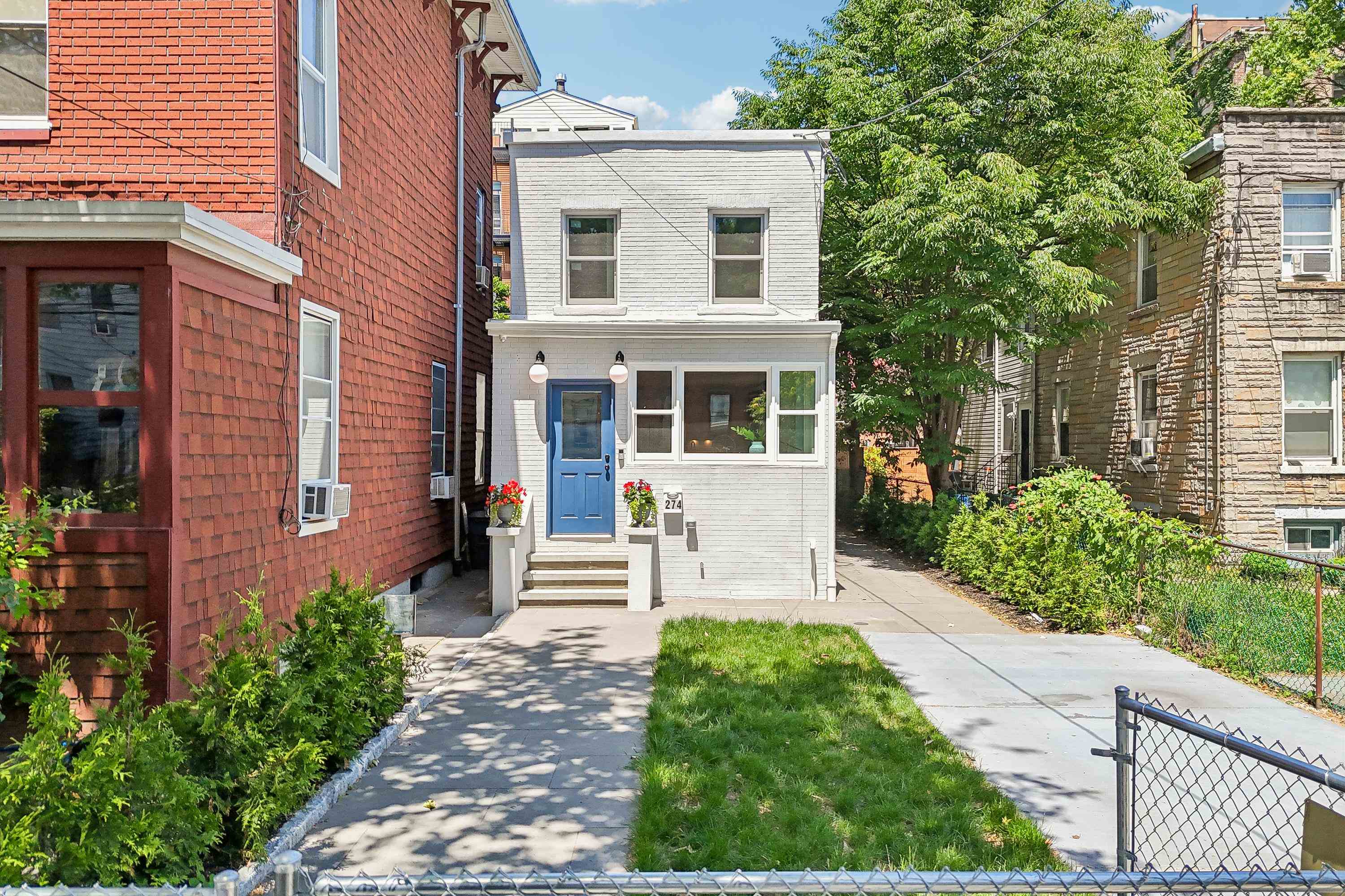 274 7TH ST