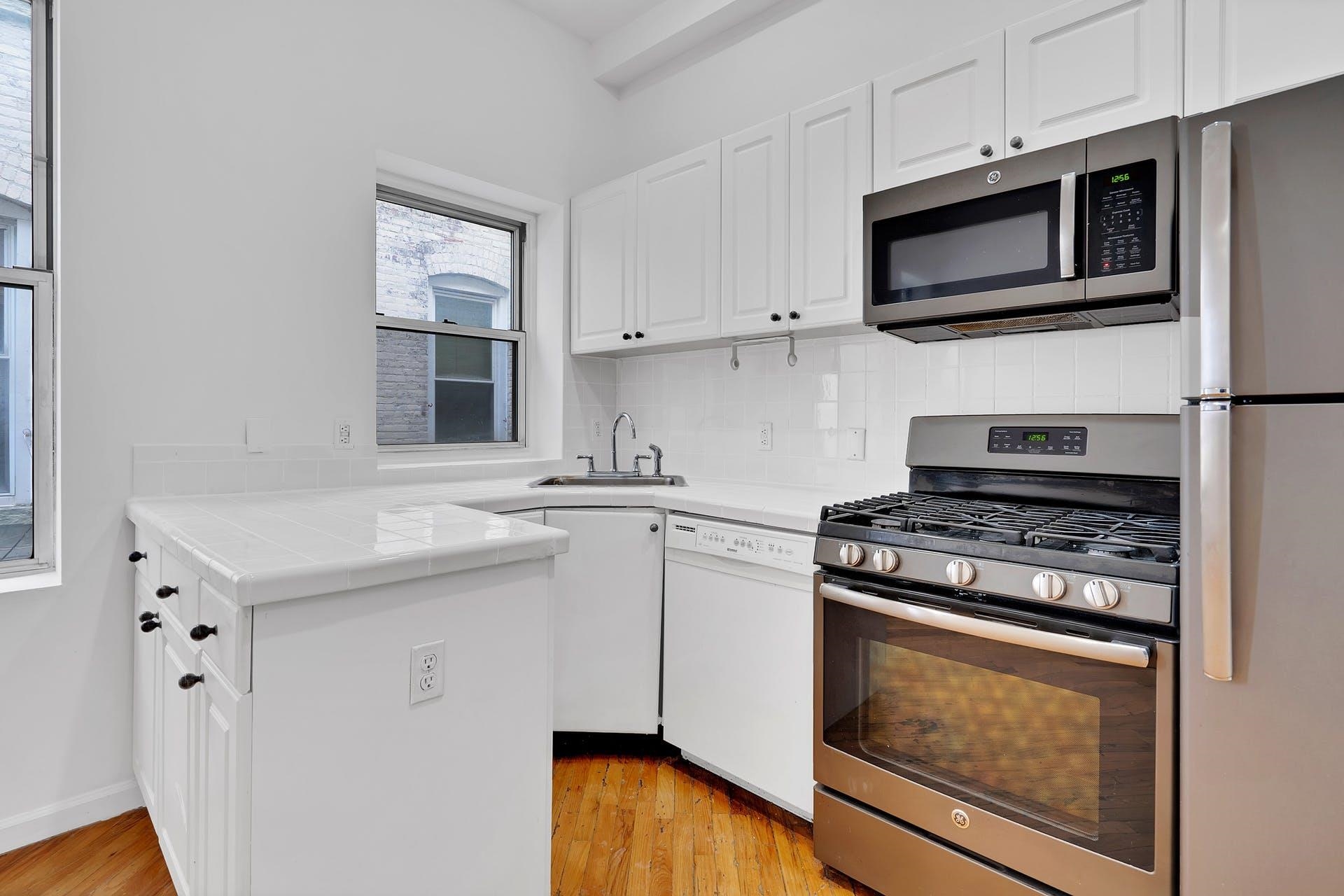 316 HUDSON ST Unit: 4B