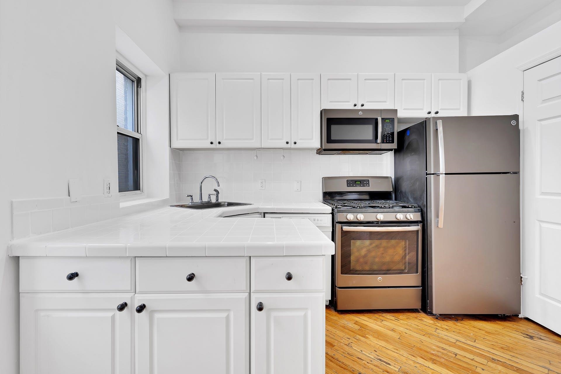 316 HUDSON ST Unit: 4B