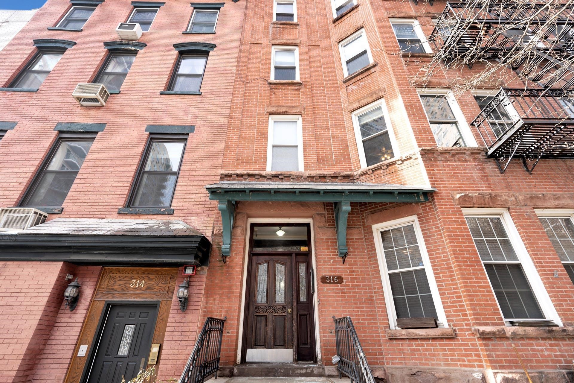 316 HUDSON ST Unit: 4B