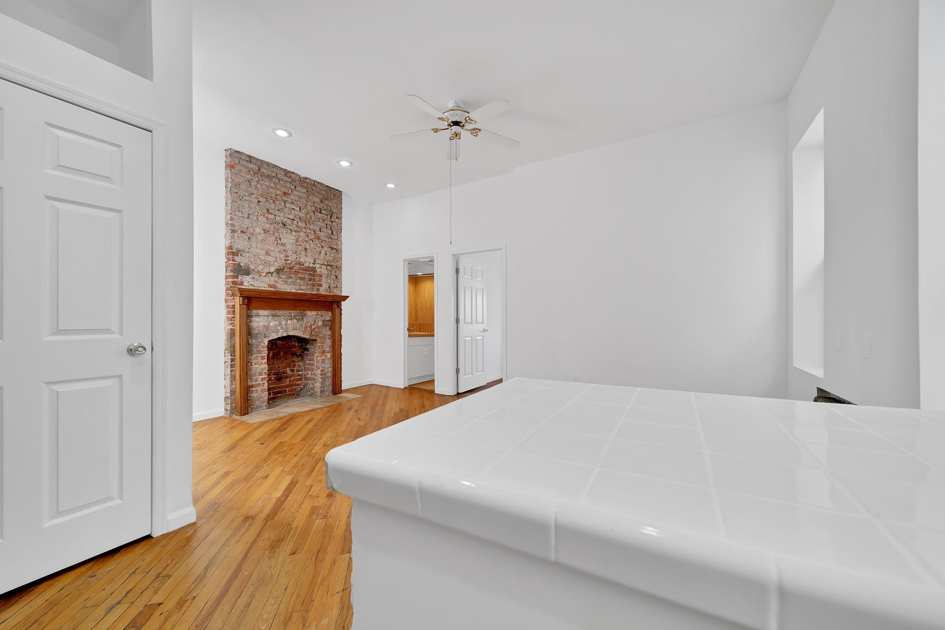 316 HUDSON ST Unit: 4B