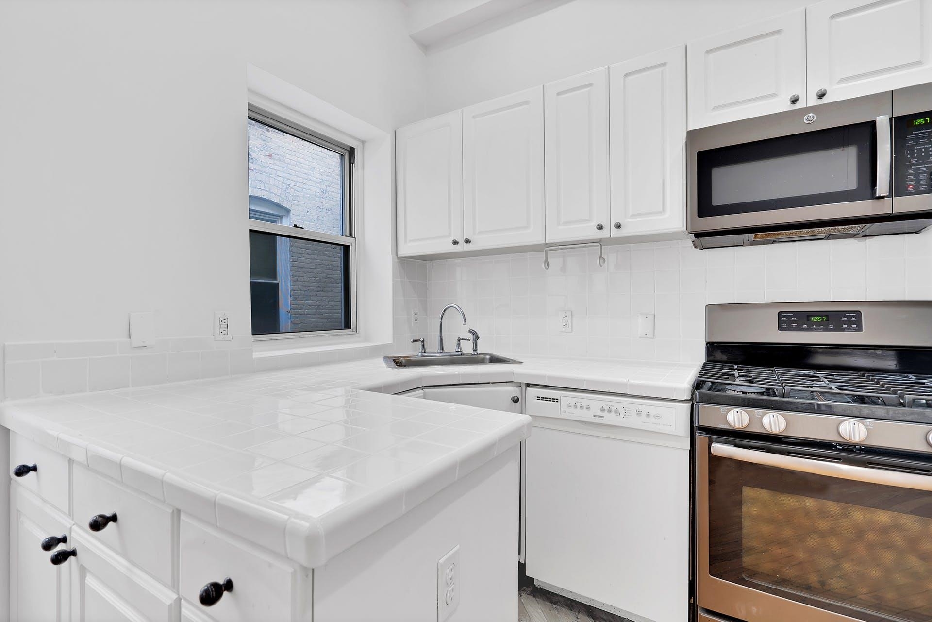 316 HUDSON ST Unit: 4B