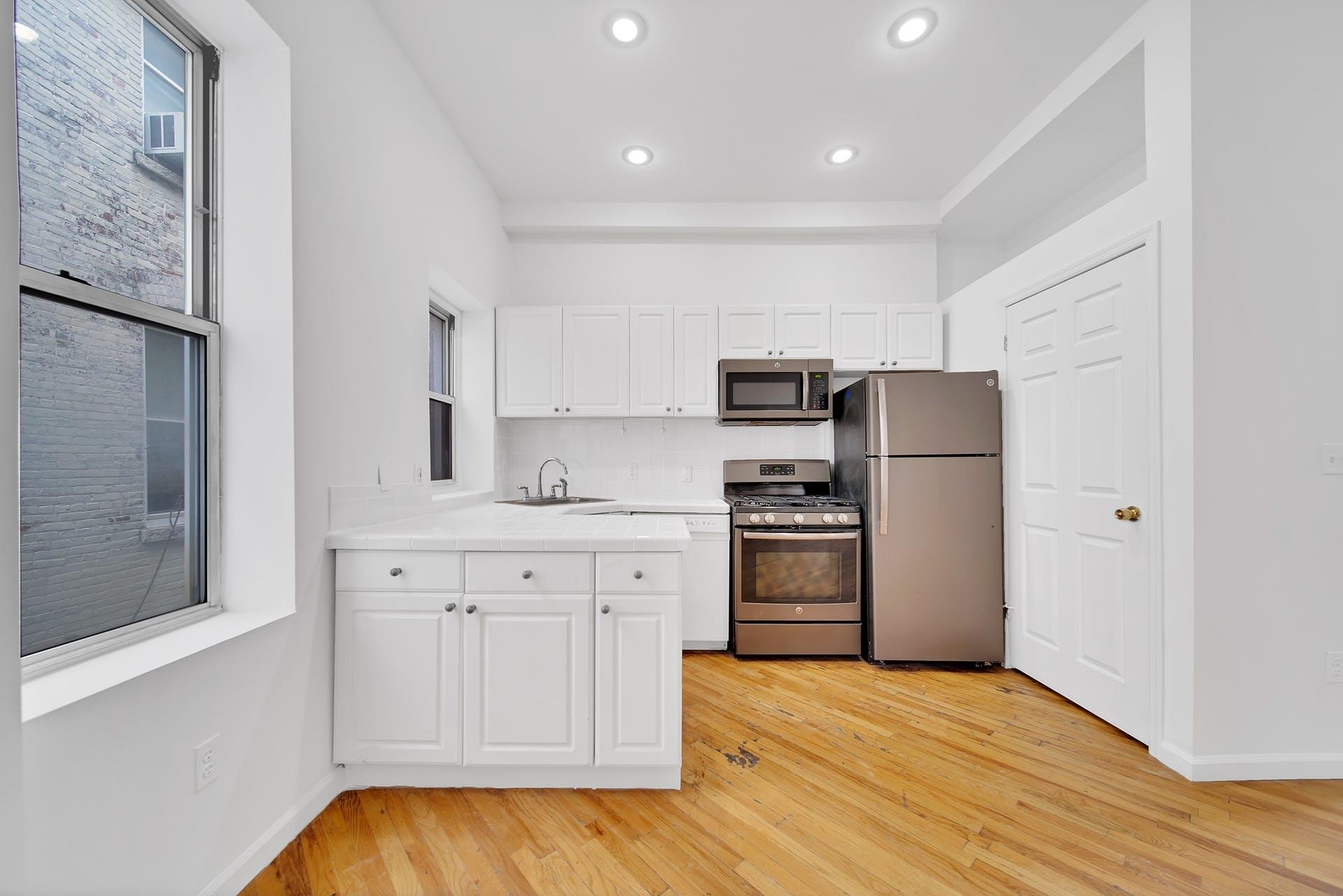 316 HUDSON ST Unit: 4B