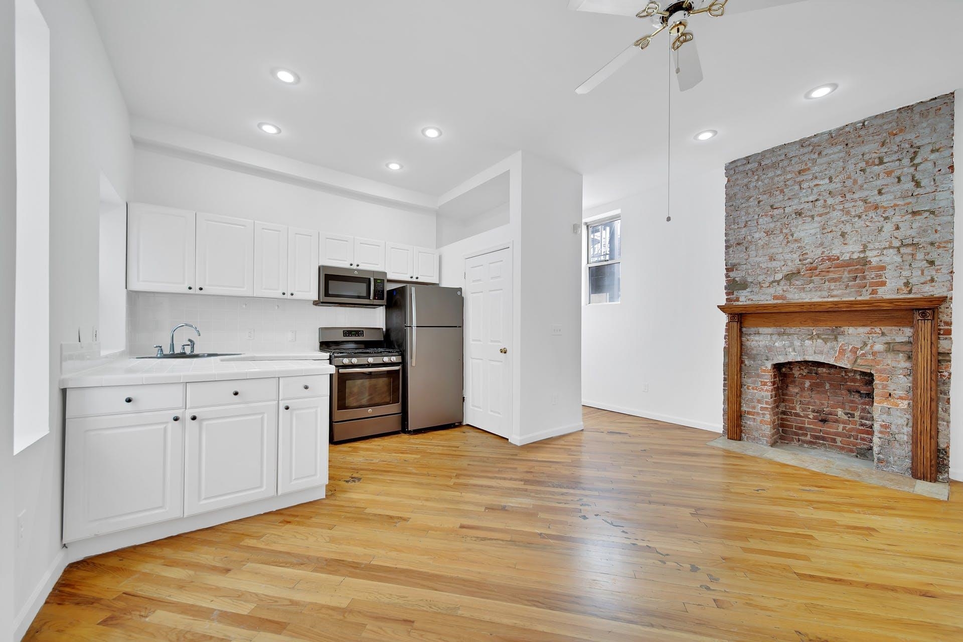 316 HUDSON ST Unit: 4B