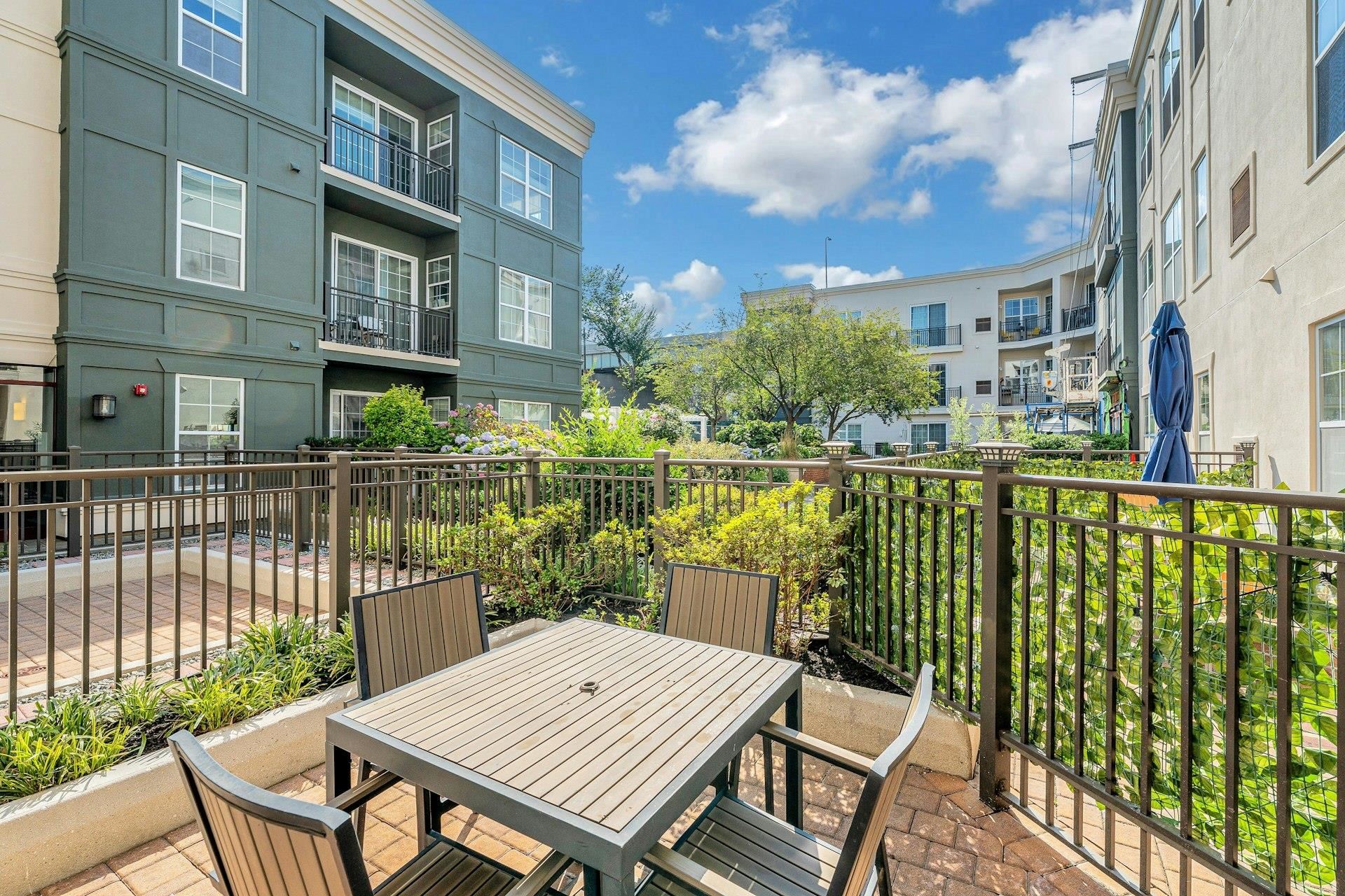 443 4TH ST Unit: 203