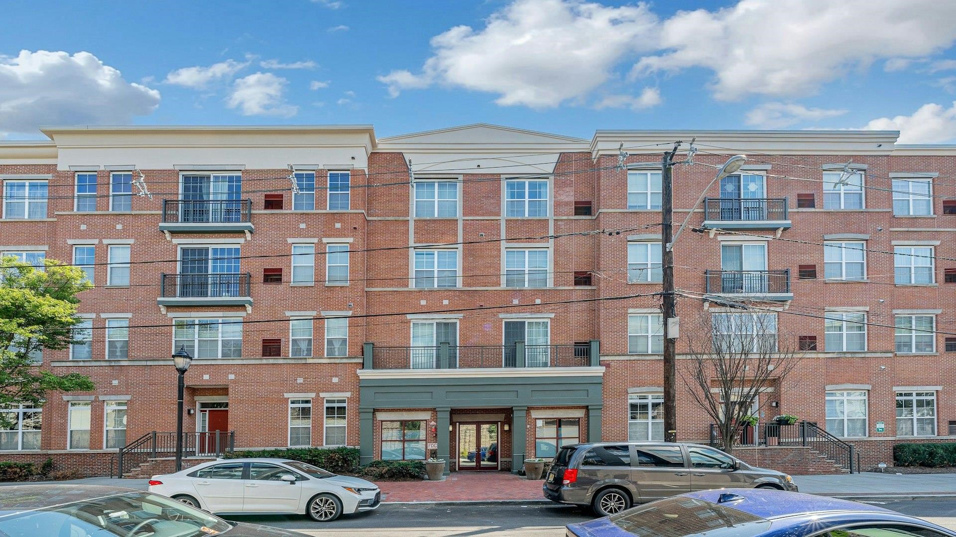 443 4TH ST Unit: 203