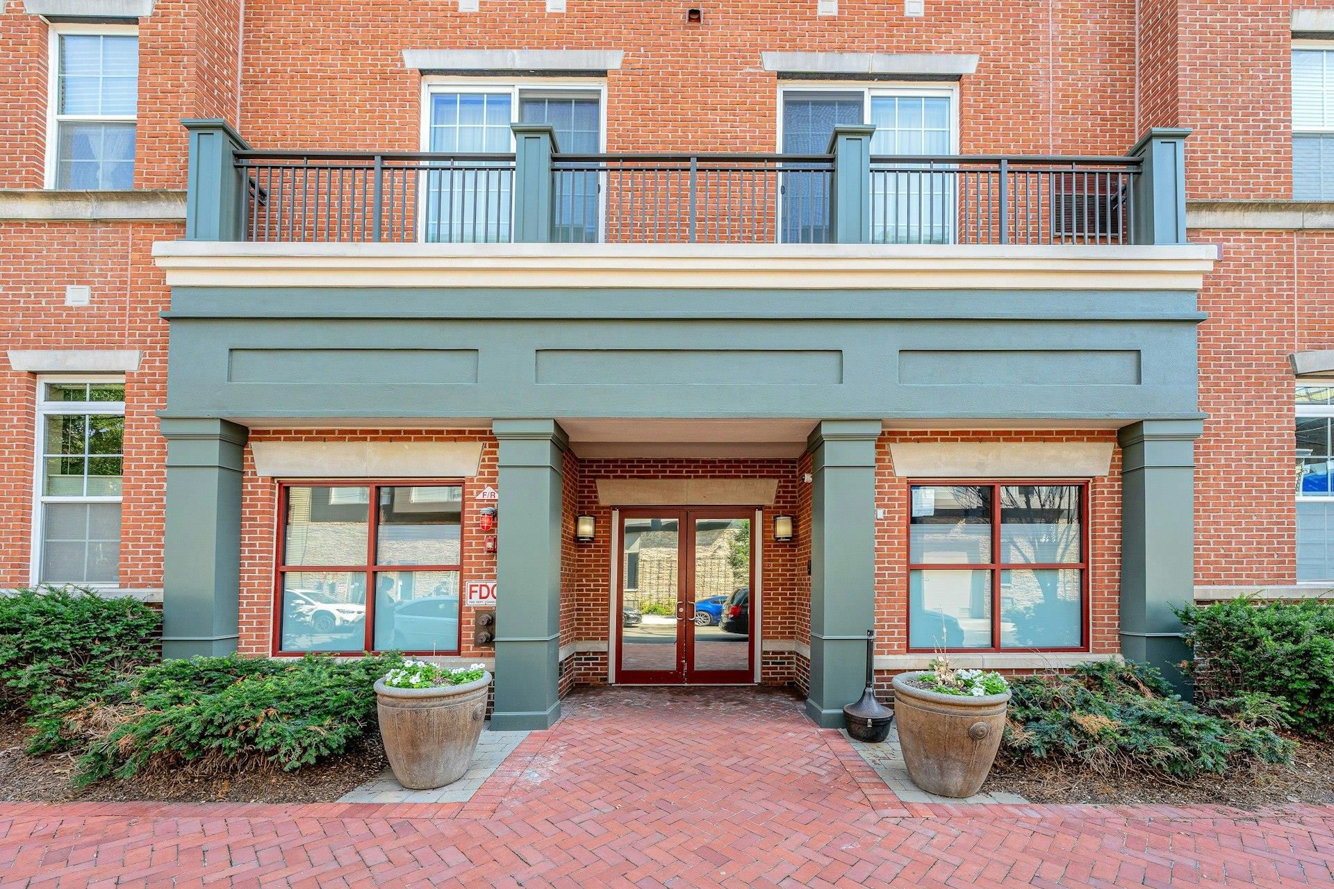 443 4TH ST Unit: 203