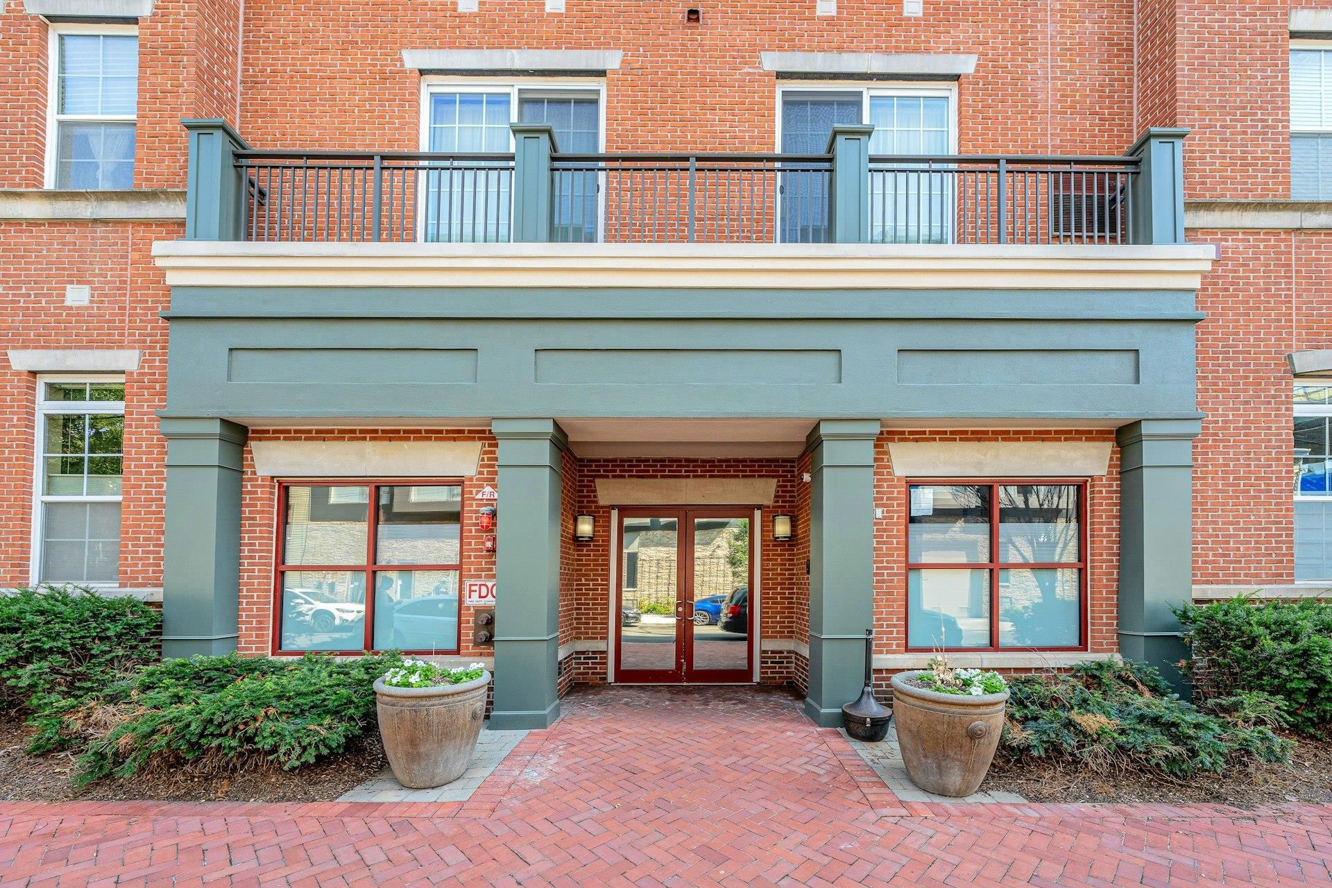 443 4TH ST Unit: 203