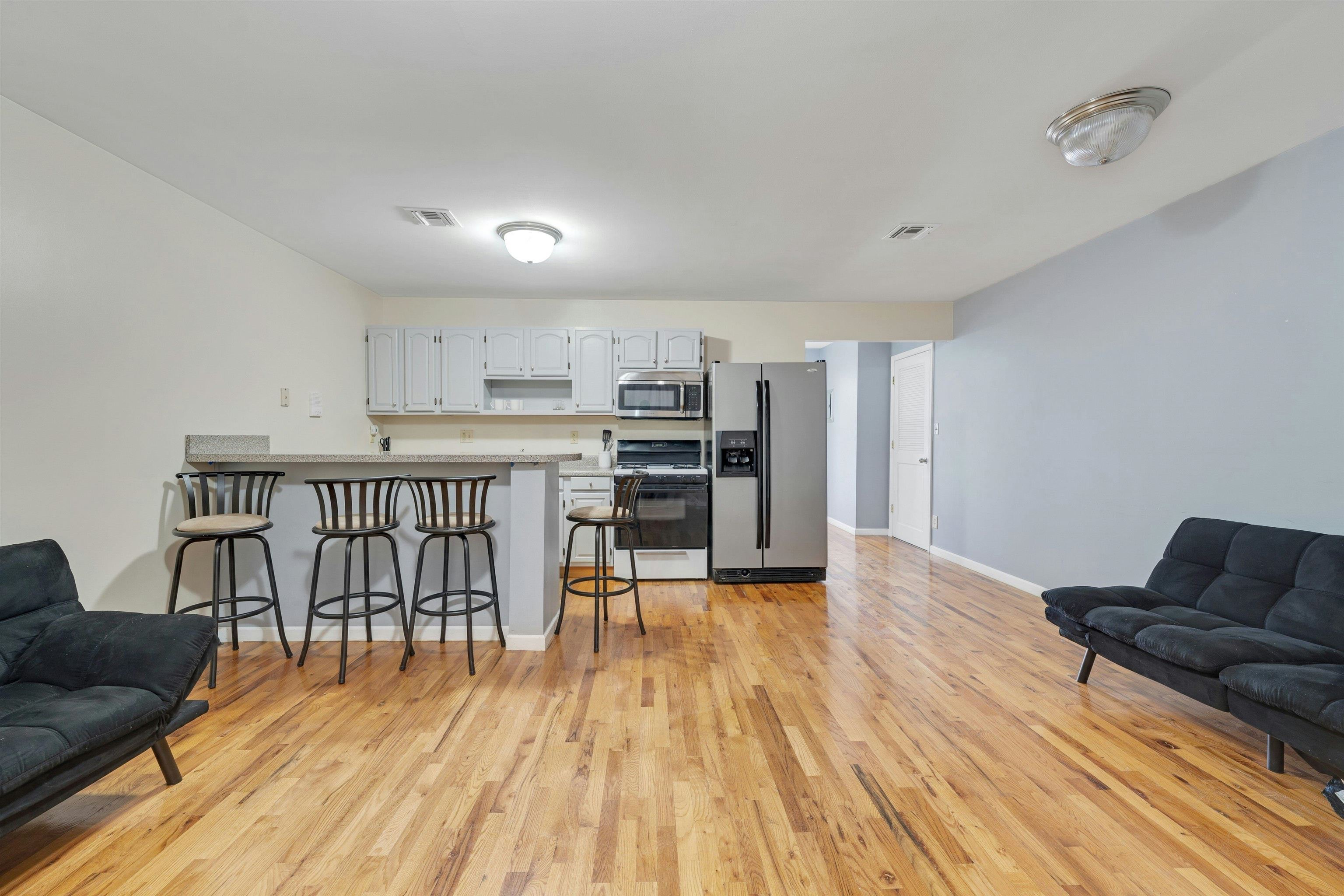 4413 PARK AVE Unit: 2L