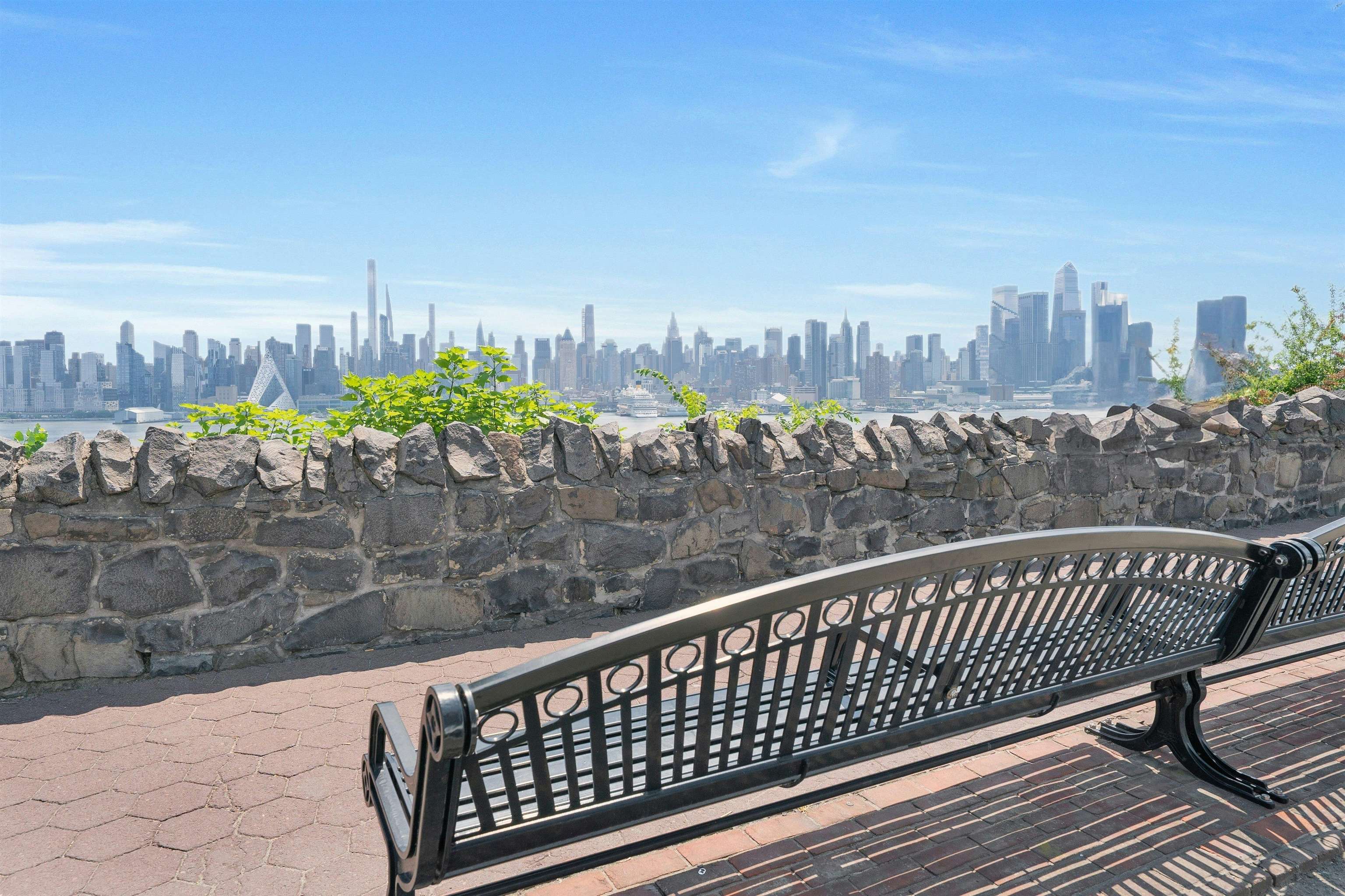 4413 PARK AVE Unit: 2L