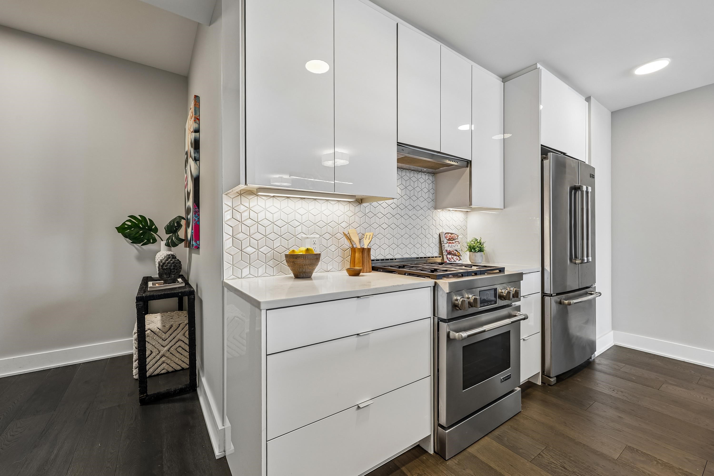 380 NEWARK AVE Unit: 501