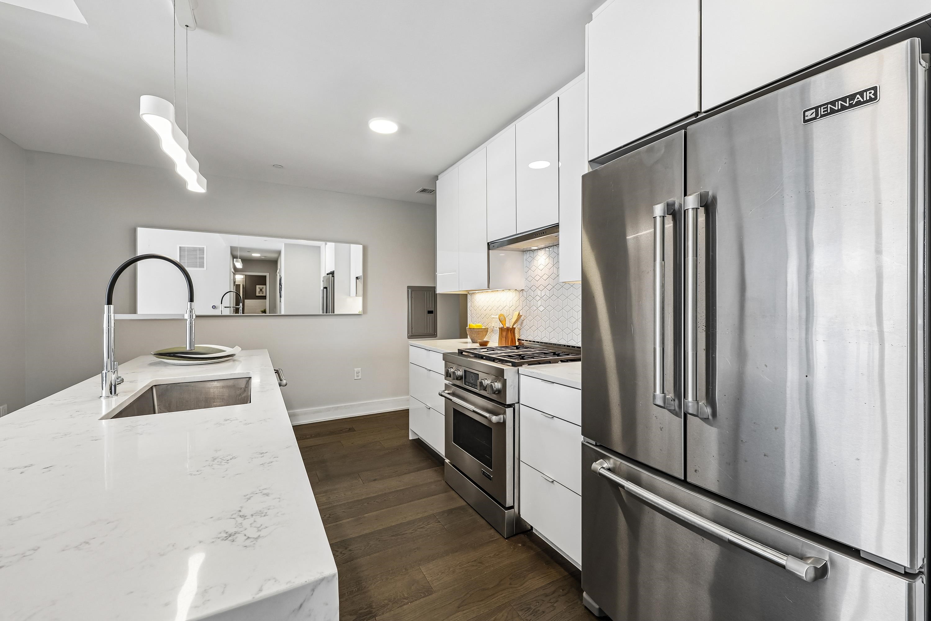 380 NEWARK AVE Unit: 501